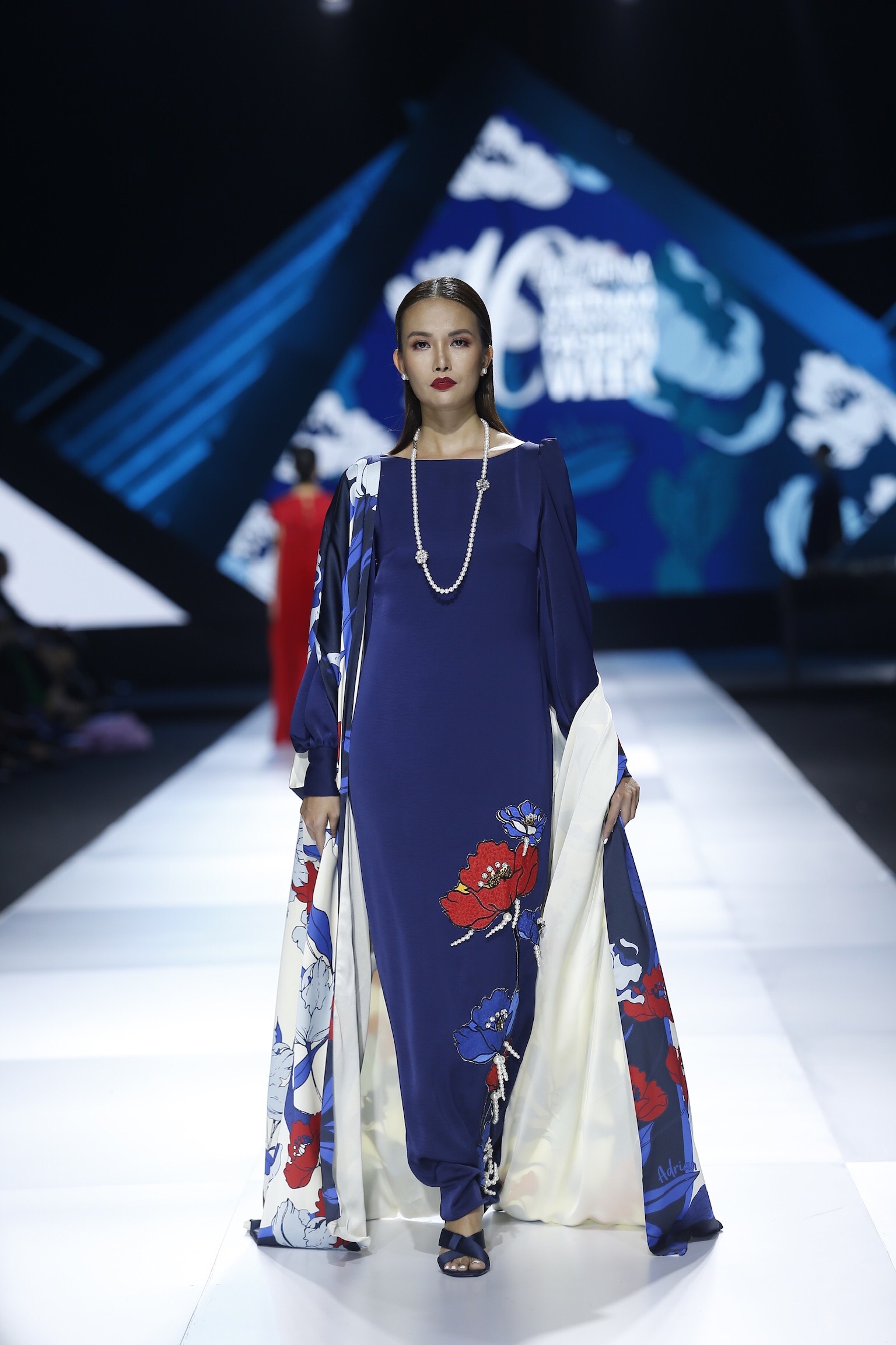 Show diễn thời trang tại AVIFW 2019 ảnh 8 Show dien thoi trang tai AVIFW 2019 anh 8