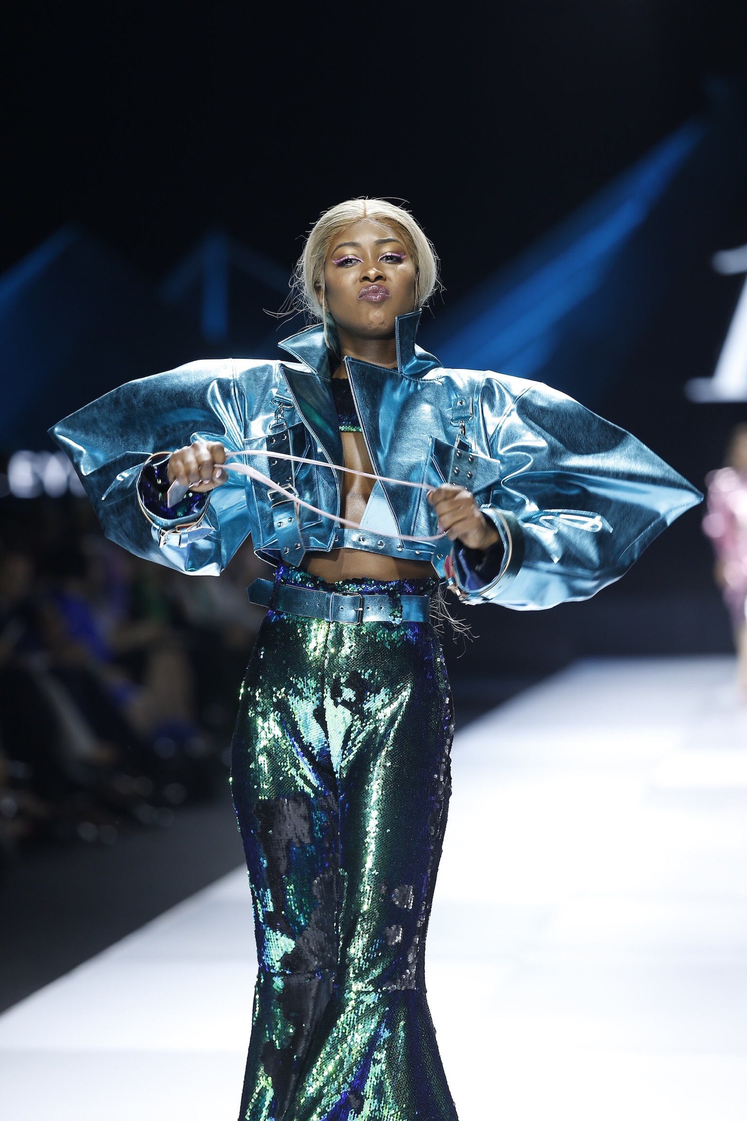 Trang phuc doc di tai AVIFW 2019 anh 11