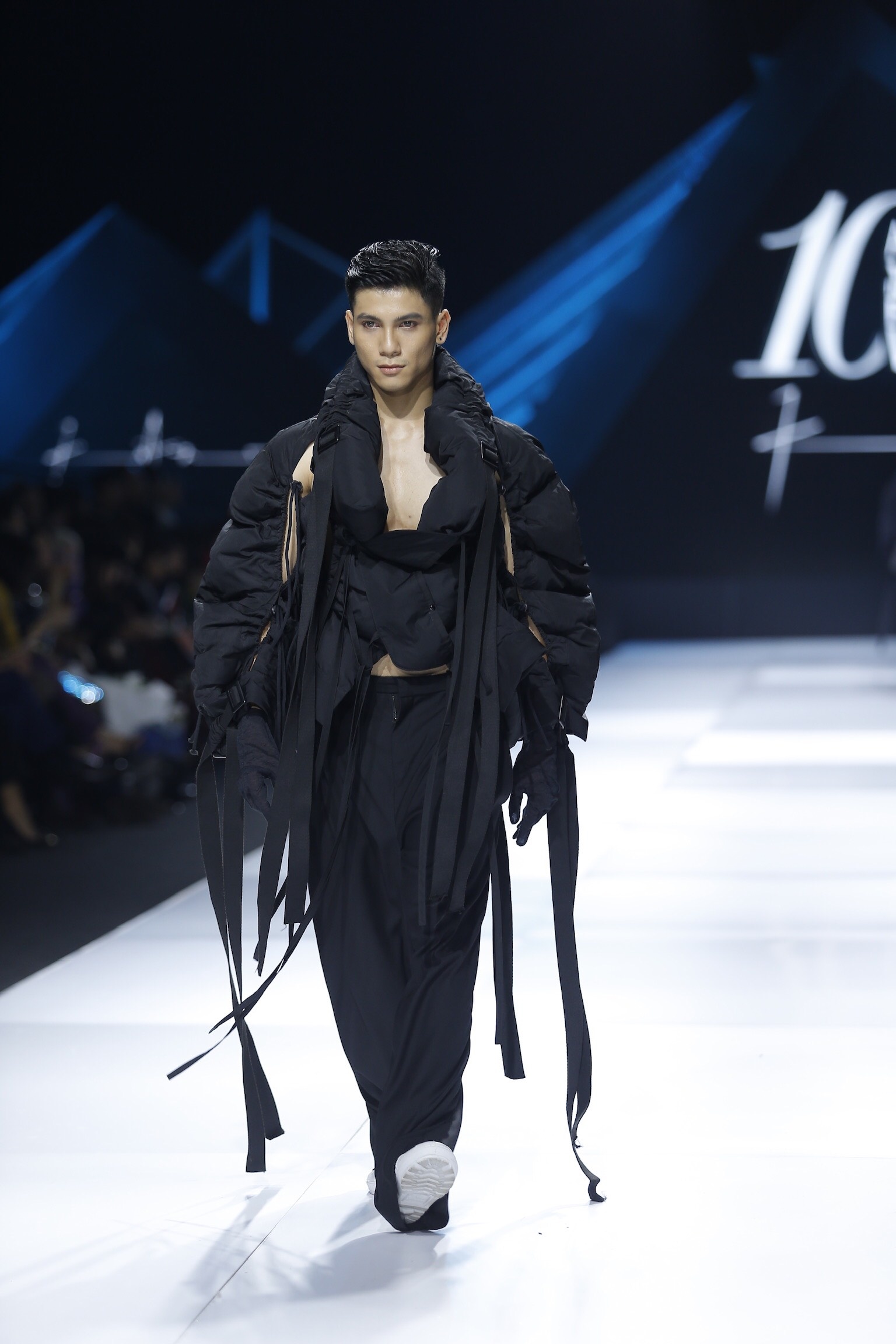 Trang phuc doc di tai AVIFW 2019 anh 5