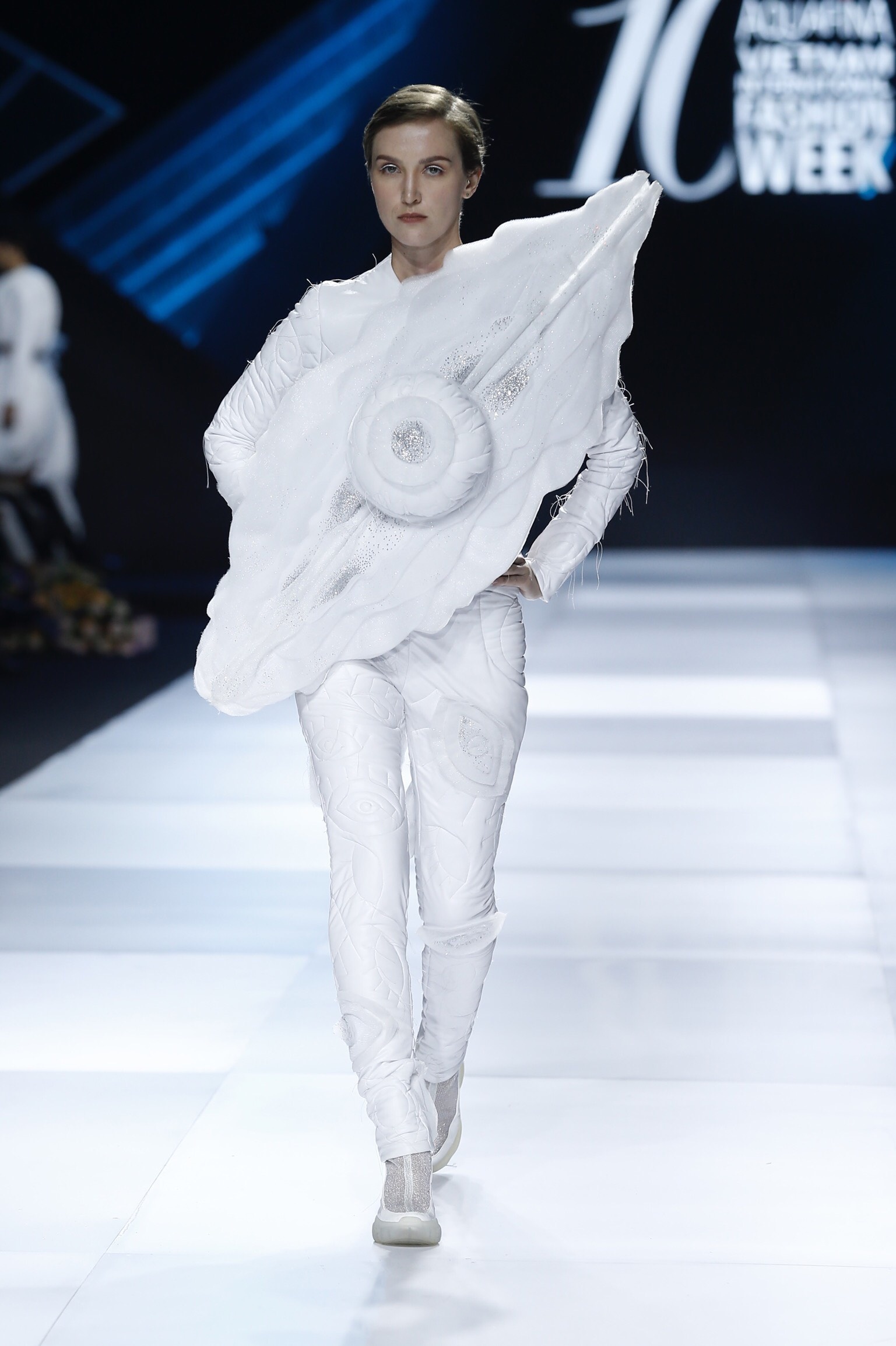 Trang phuc doc di tai AVIFW 2019 anh 2