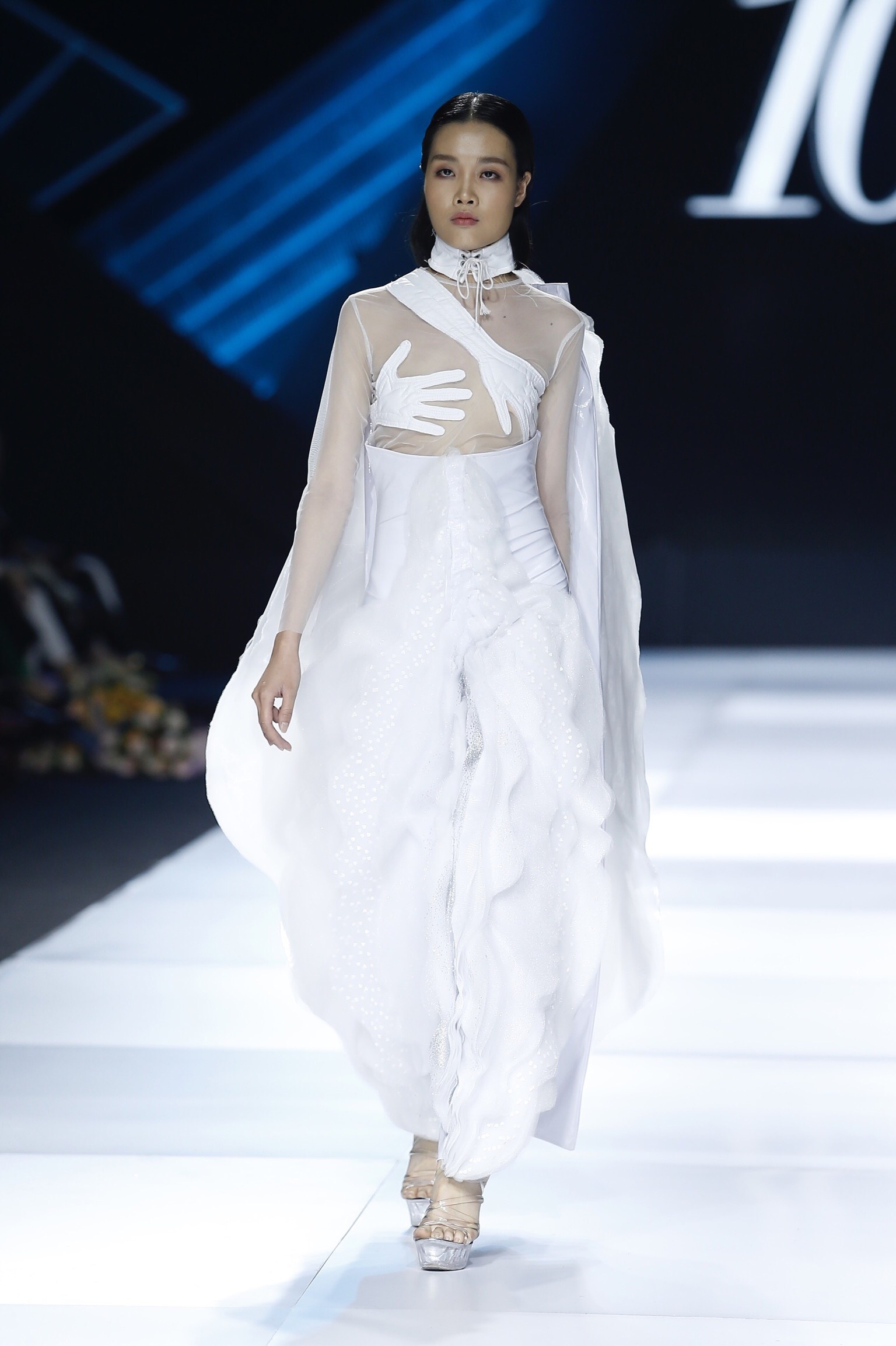 Trang phuc doc di tai AVIFW 2019 anh 4