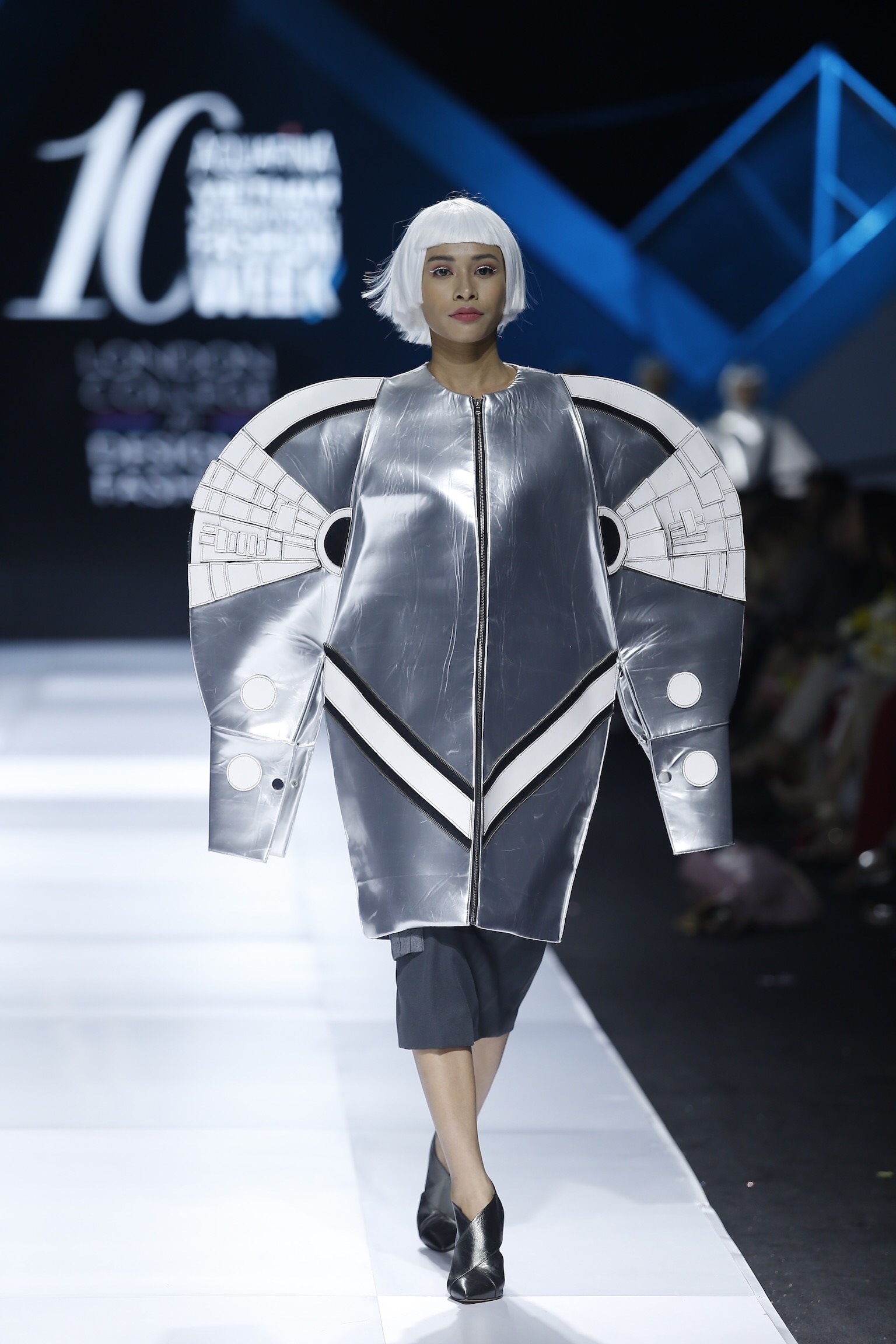 Trang phuc doc di tai AVIFW 2019 anh 7