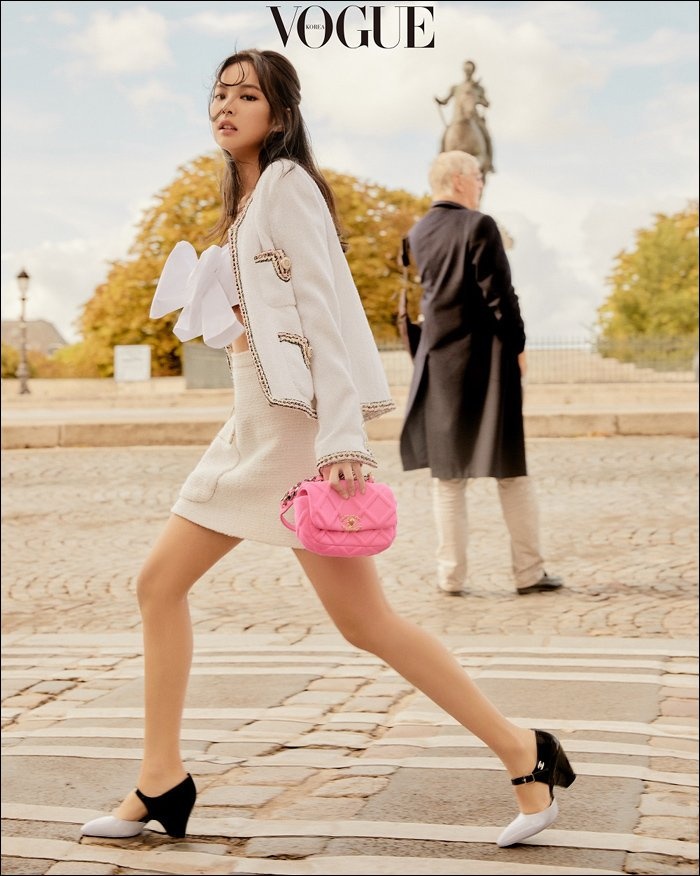 Jennie dung hang trang phuc Liu Wen anh 1