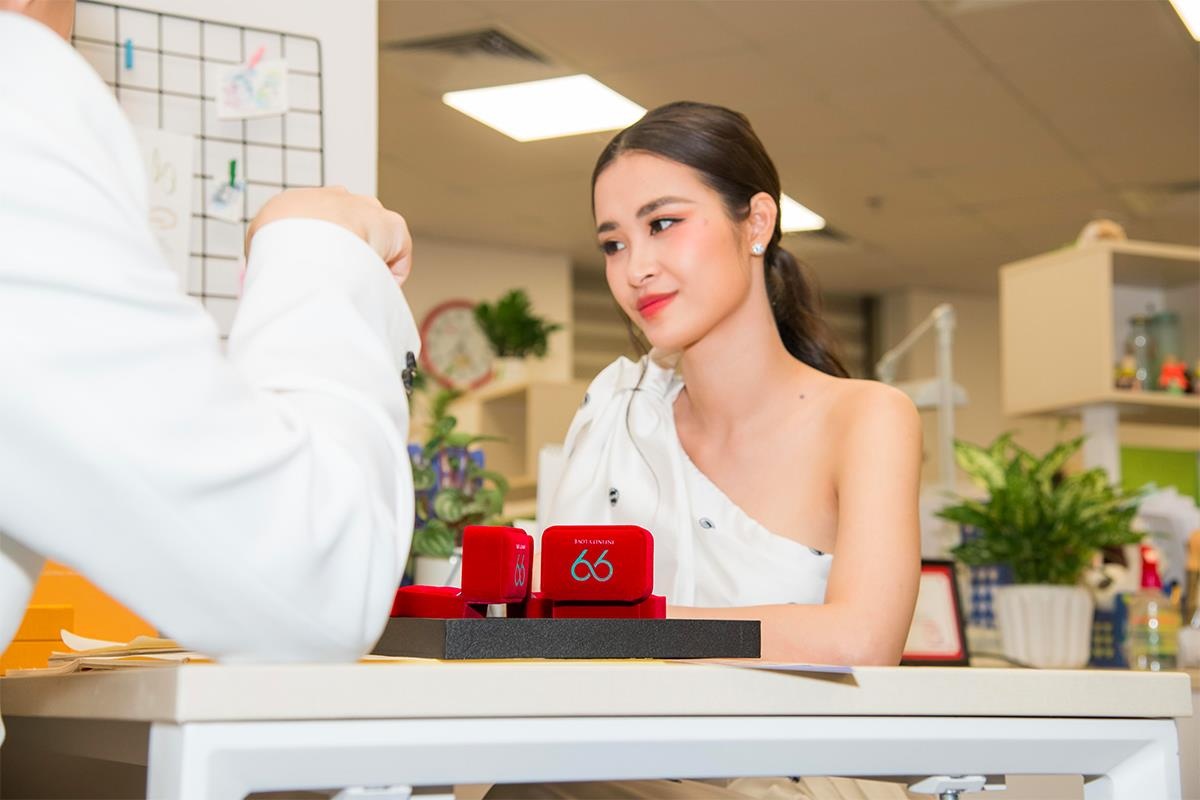 Nhan cuoi Dong Nhi - Ong Cao Thang co gi dac biet? hinh anh