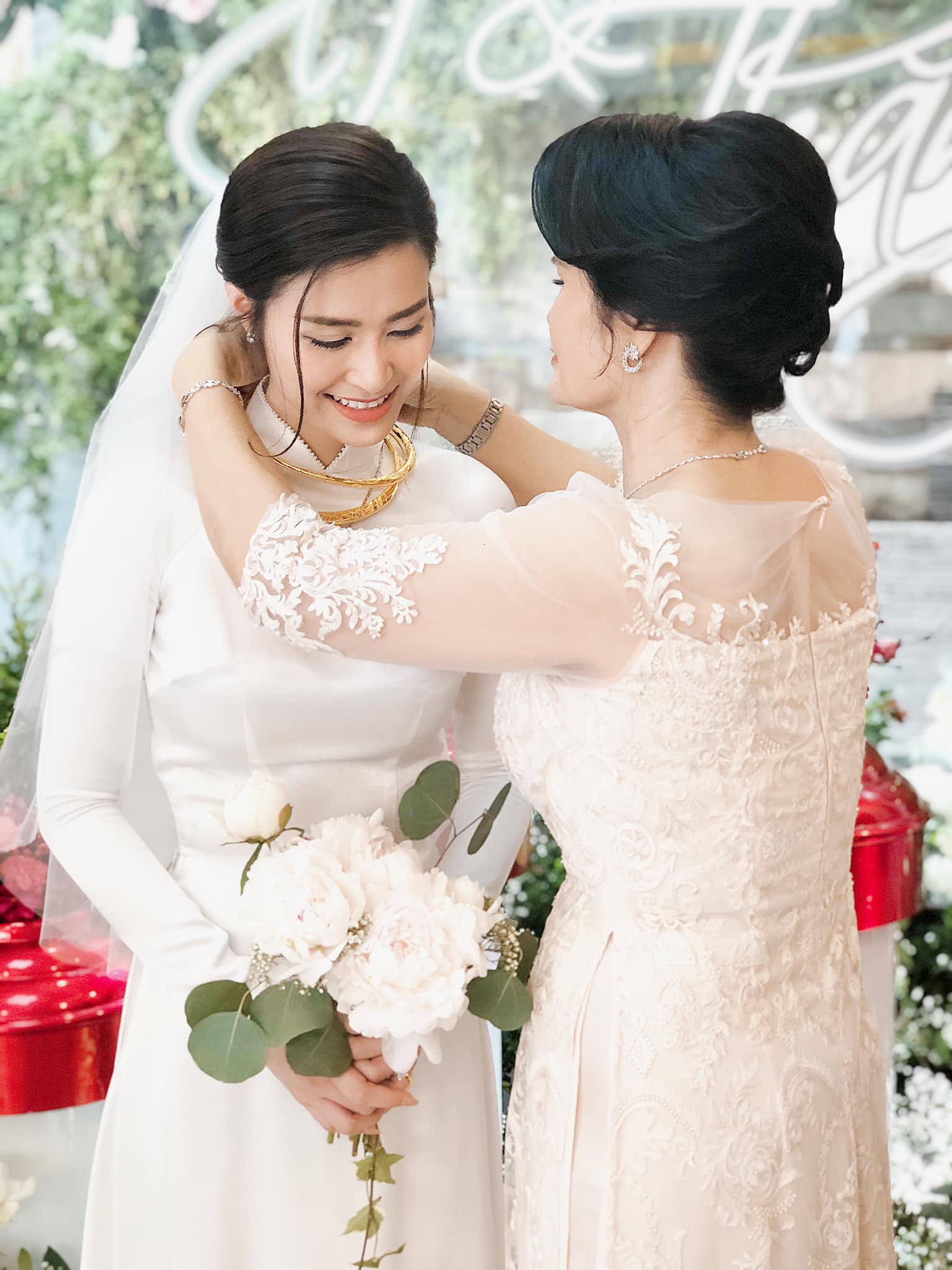 Áo dài cưới của Đông Nhi ảnh 2 Ao dai cuoi cua Dong Nhi anh 2
