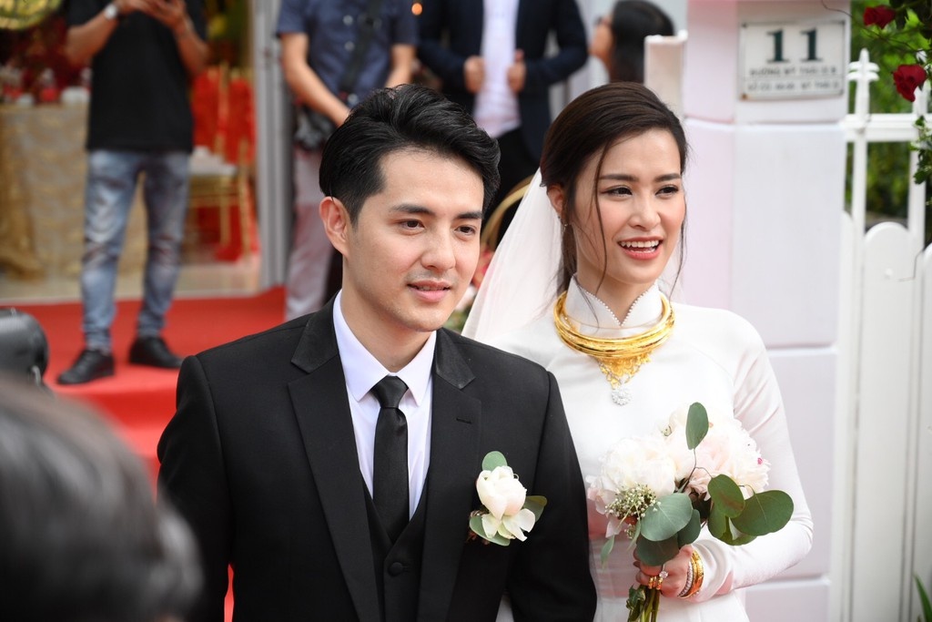 Áo dài cưới của Đông Nhi ảnh 3 Ao dai cuoi cua Dong Nhi anh 3