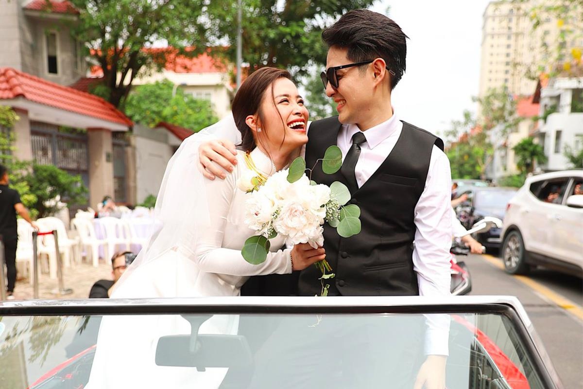 Chiec ao dai trong le an hoi cua Dong Nhi co gi dac biet? hinh anh