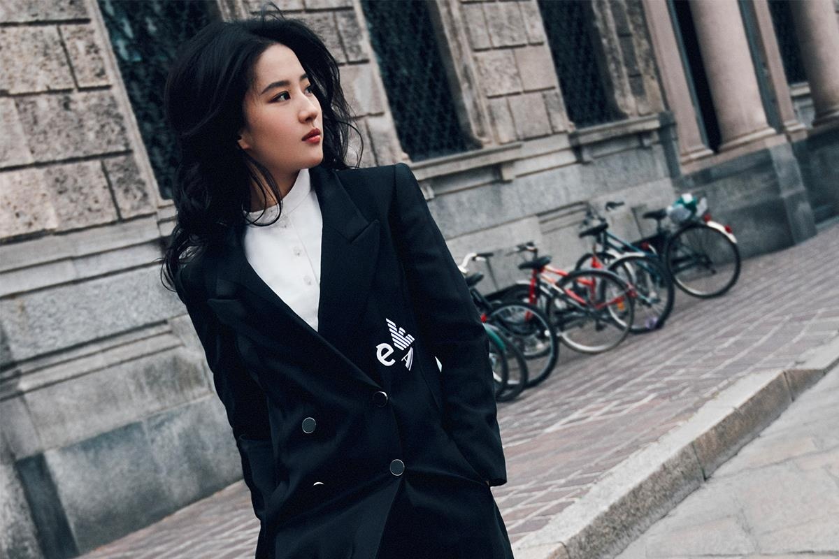 Luu Diec Phi trong nhu nu than o show dien Dior hinh anh