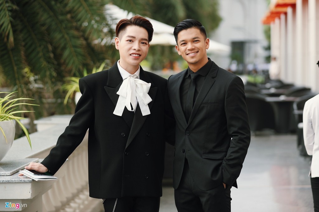 Sao Viet dien do thanh lich du dam cuoi Dong Nhi anh 10