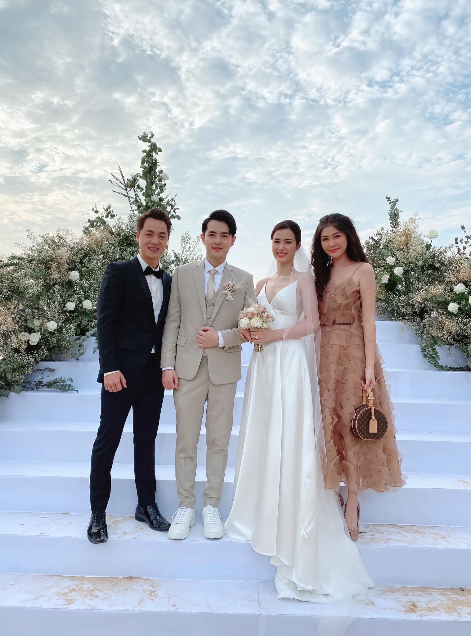 Sao Viet dien do thanh lich du dam cuoi Dong Nhi anh 11