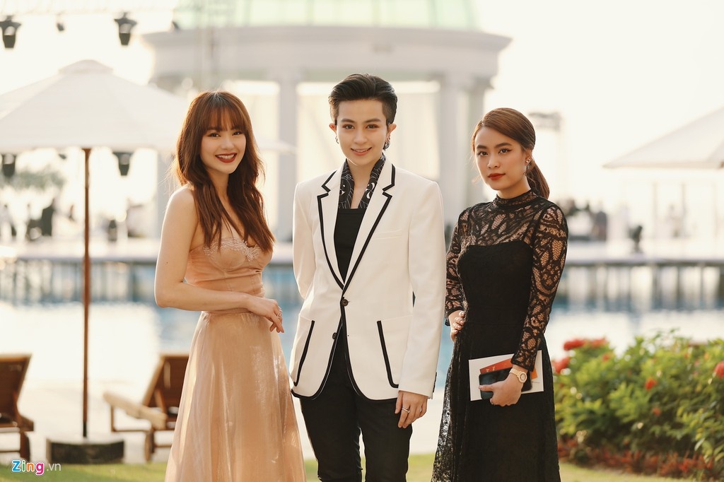 Sao Viet dien do thanh lich du dam cuoi Dong Nhi anh 4