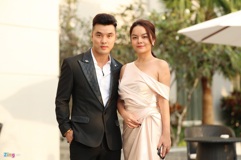 Sao Viet dien do thanh lich du dam cuoi Dong Nhi anh 5