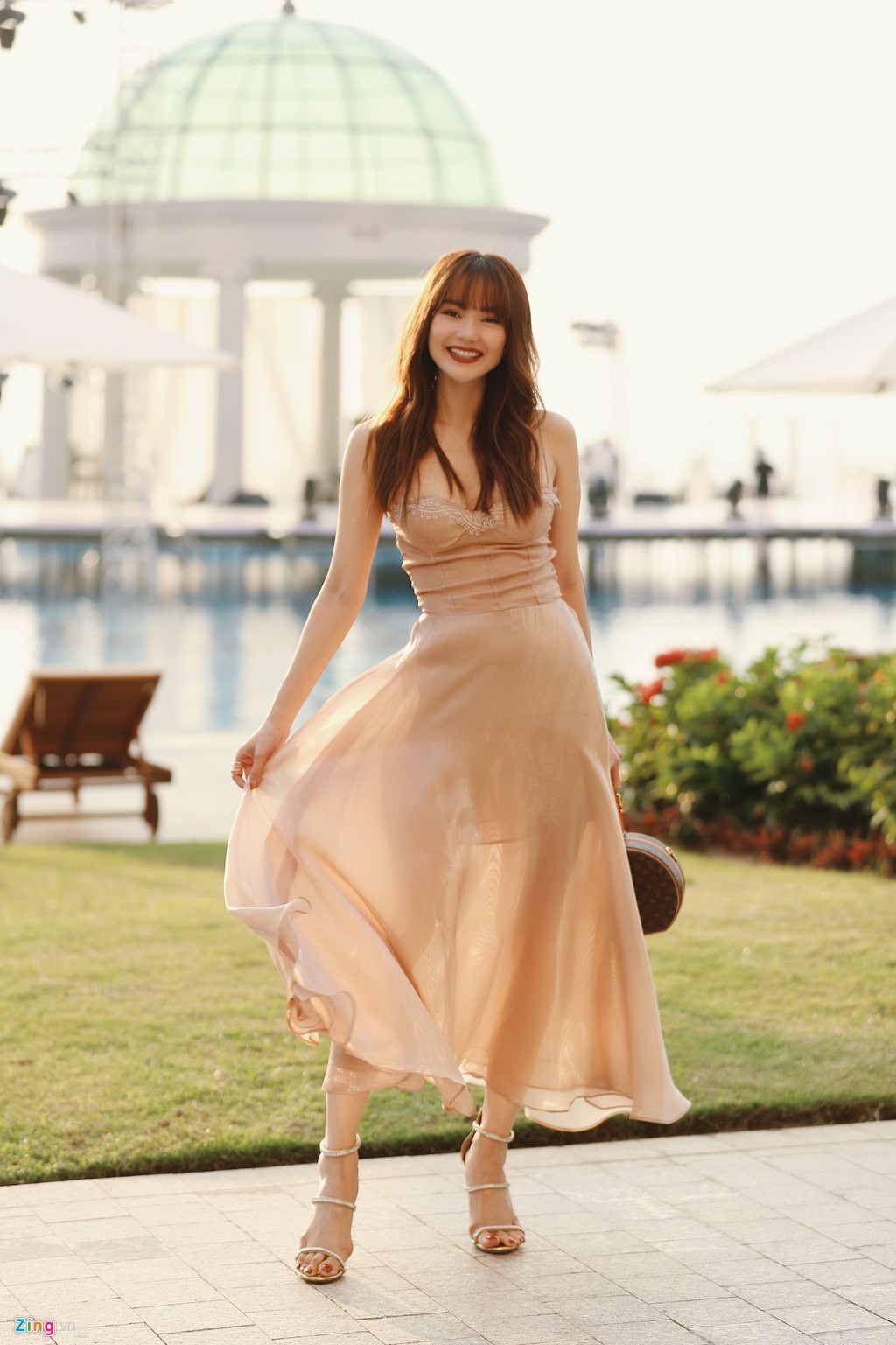 Sao Viet dien do thanh lich du dam cuoi Dong Nhi anh 3