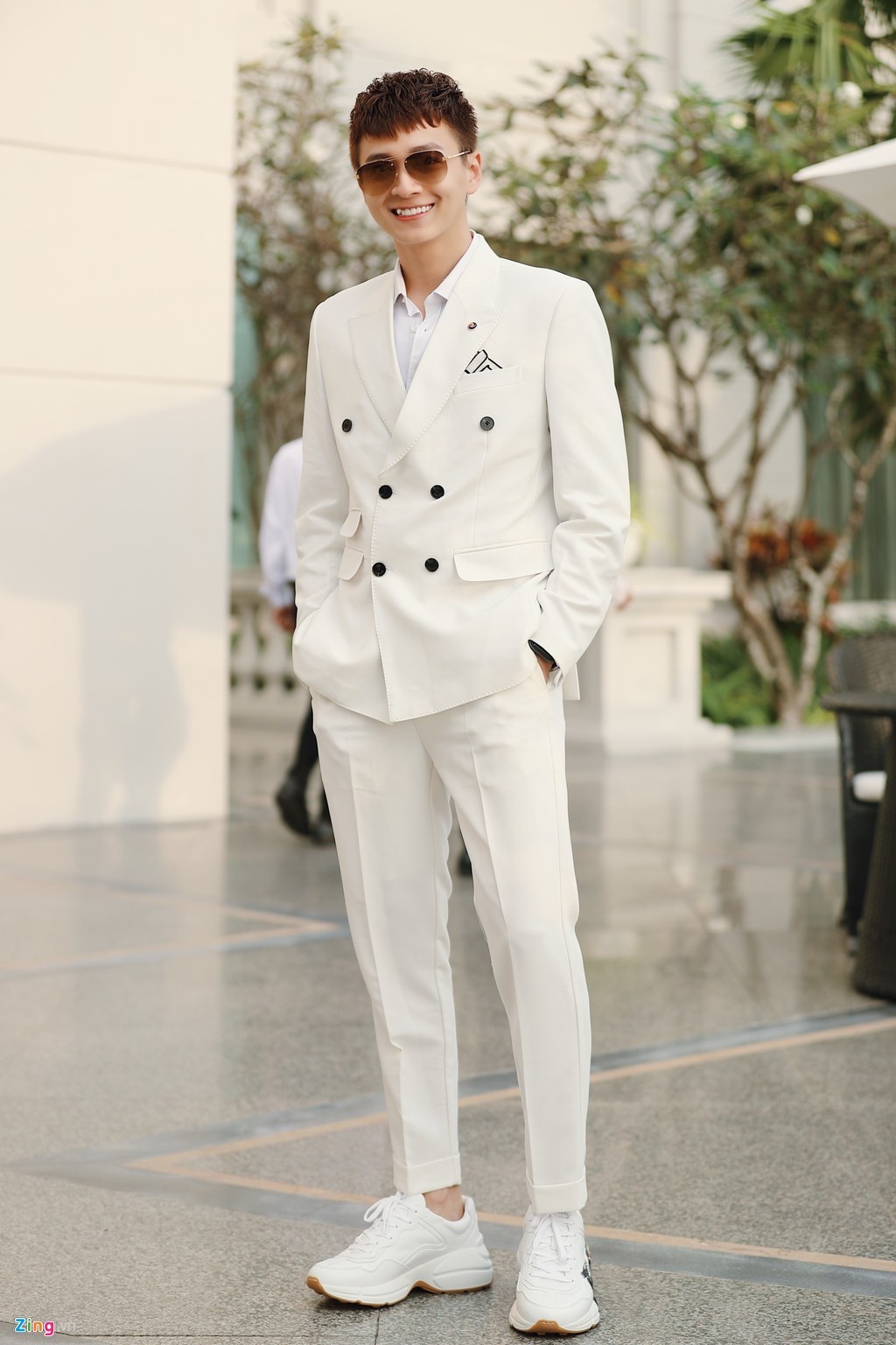 Sao Viet dien do thanh lich du dam cuoi Dong Nhi anh 9