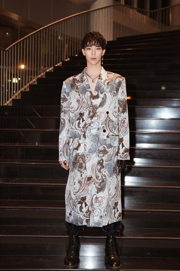 Trang phuc khac la cua Erik anh 3