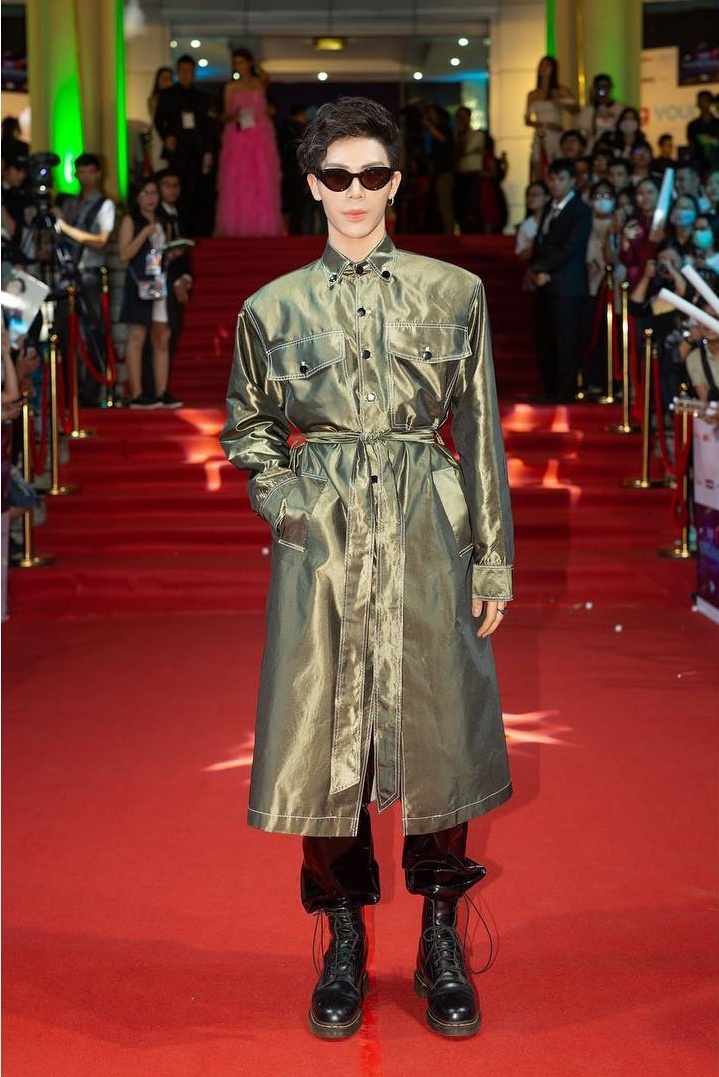 Trang phuc khac la cua Erik anh 4