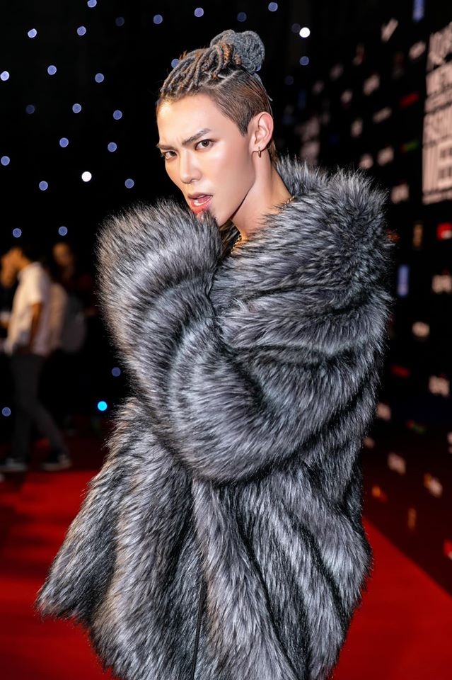 Trang phuc khac la cua Erik anh 5