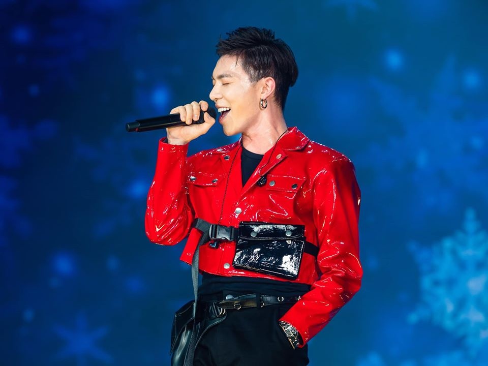 Trang phuc khac la cua Erik anh 7