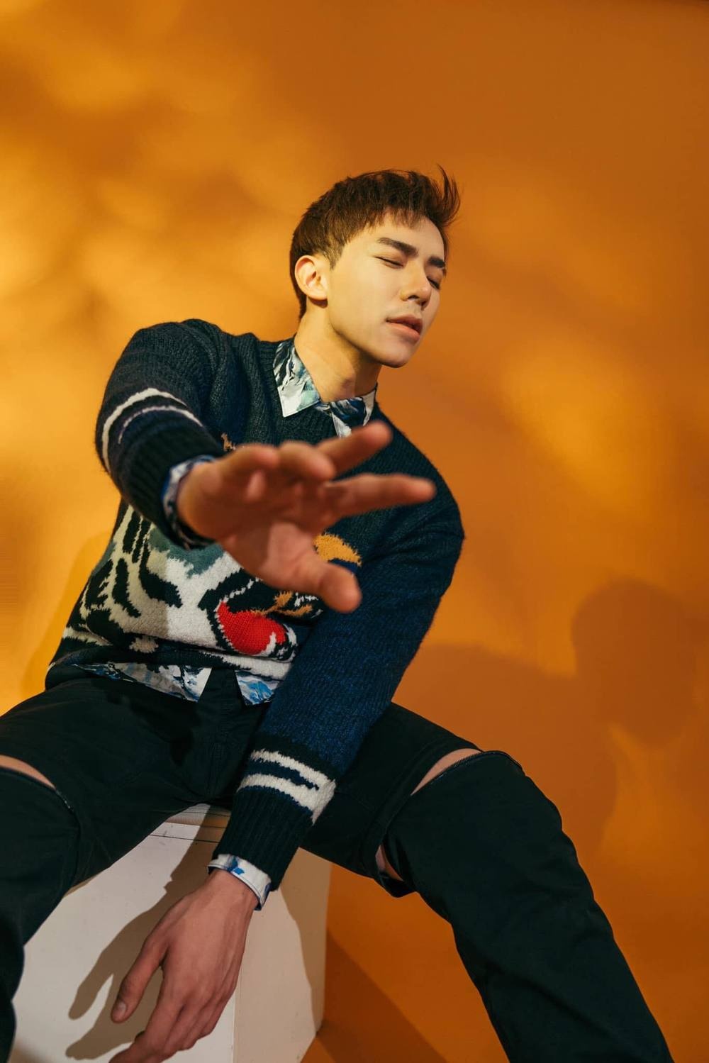 Trang phuc khac la cua Erik anh 1