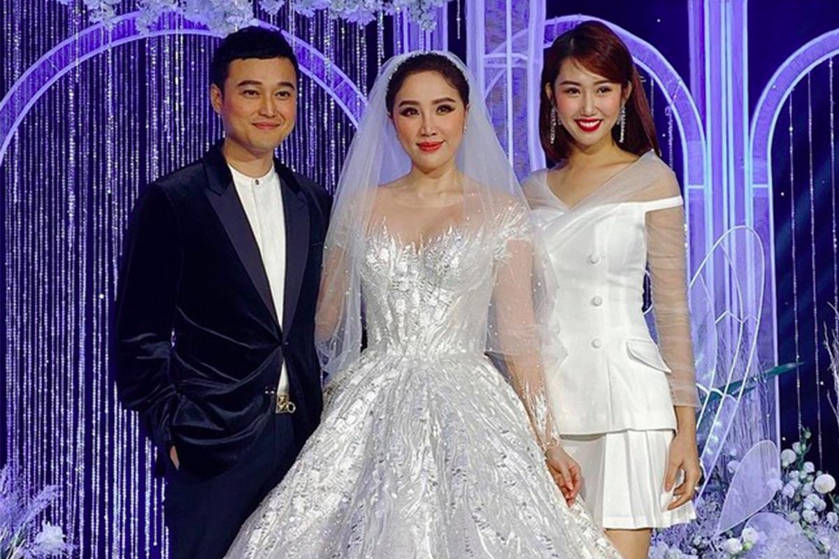 Bao Thy dien vay cuoi xe nguc sexy, may mat 3 thang hinh anh