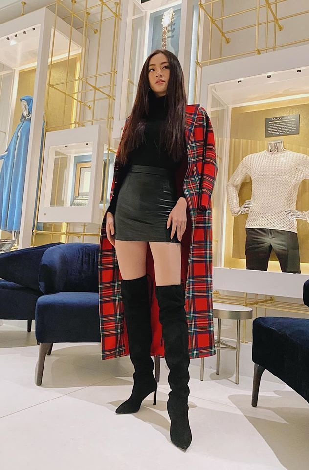 Luong Thuy Linh chuong vay ao mau sac anh 4