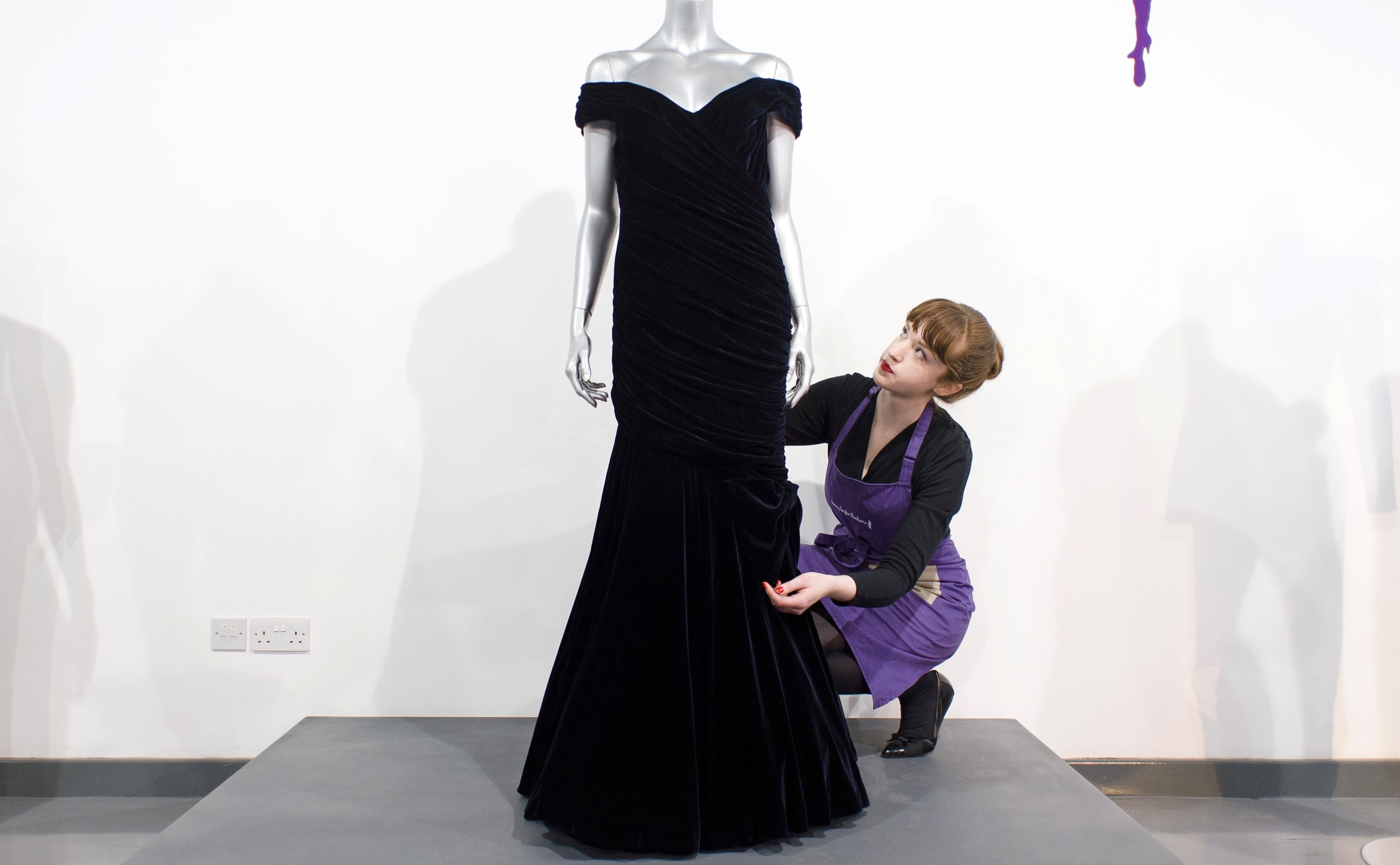 Đấu giá váy dạ hội Công nương Diana ảnh 2 Dau gia vay da hoi Cong nuong Diana anh 2