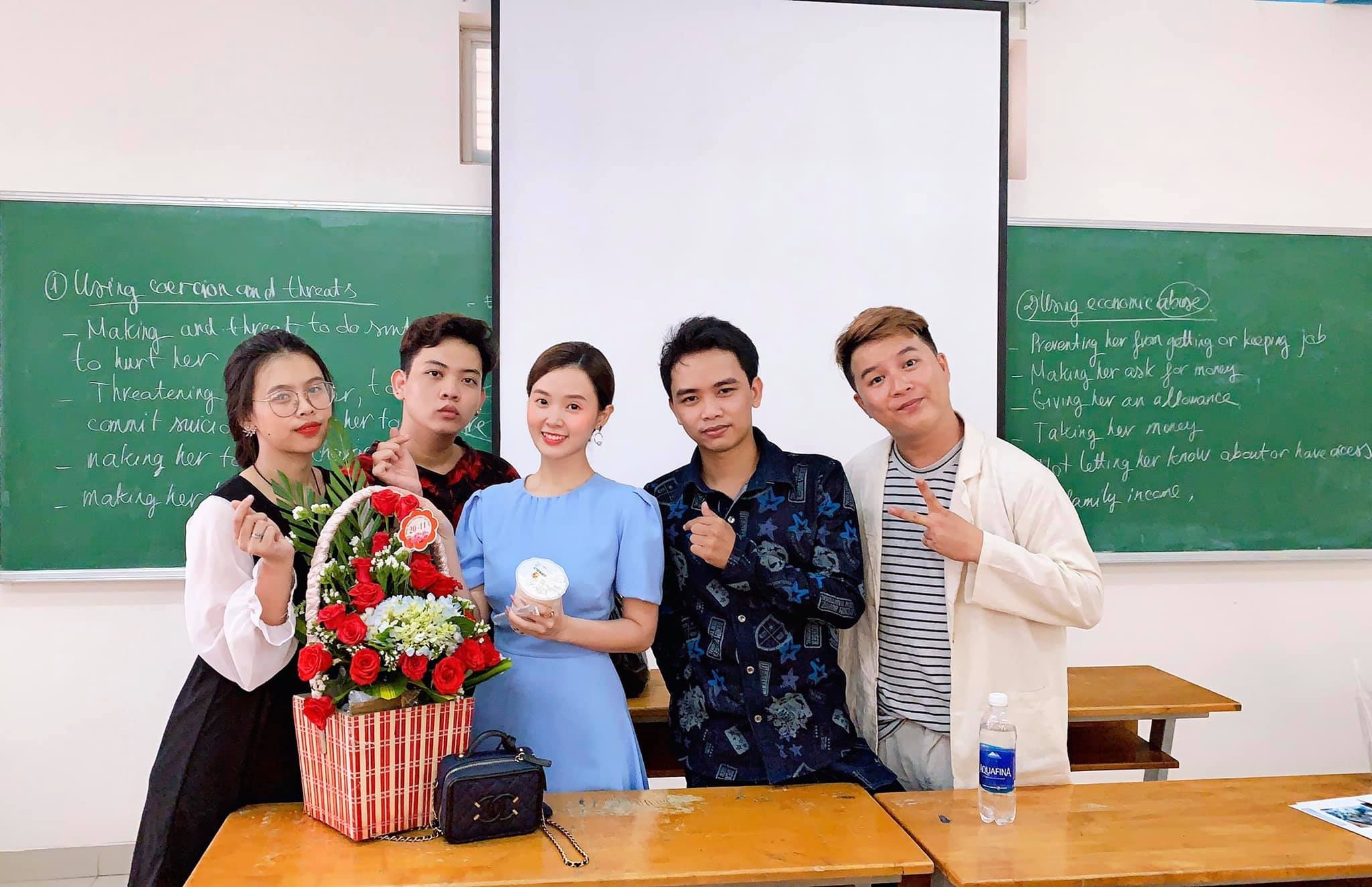 Trang phuc day hoc cua Midu anh 1