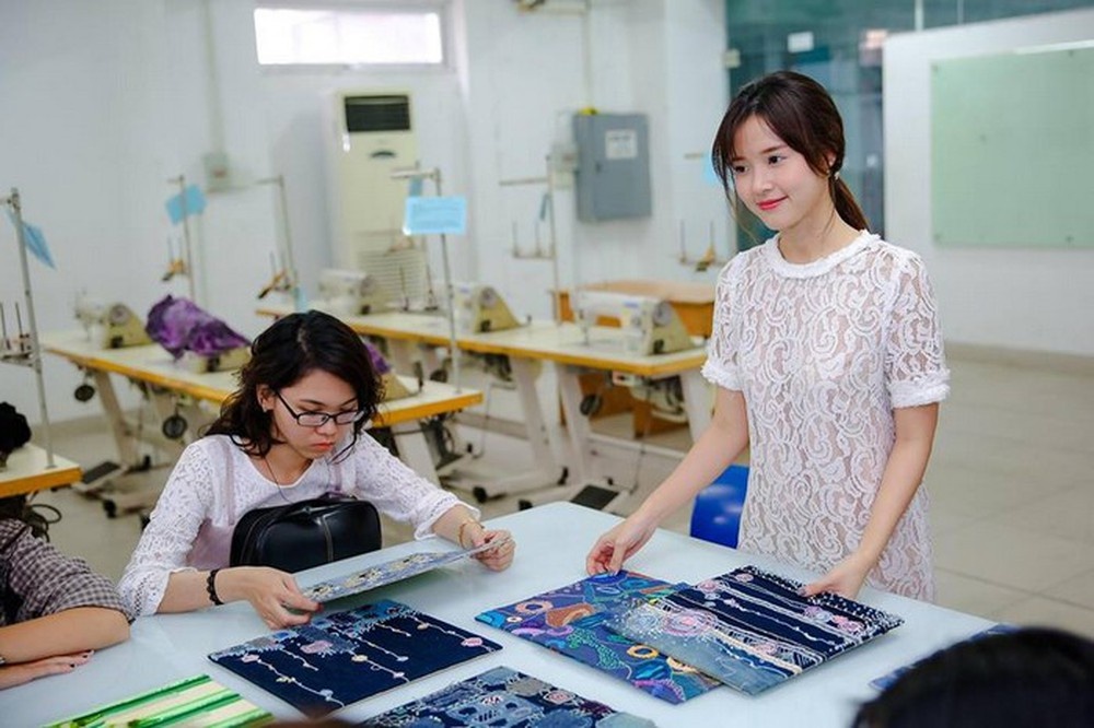 Trang phuc day hoc cua Midu anh 4