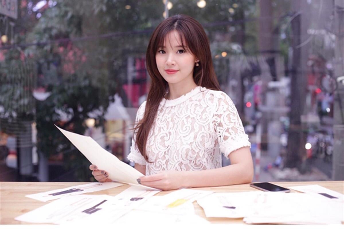 Midu lua chon kieu trang phuc nao khi dung tren buc giang? hinh anh