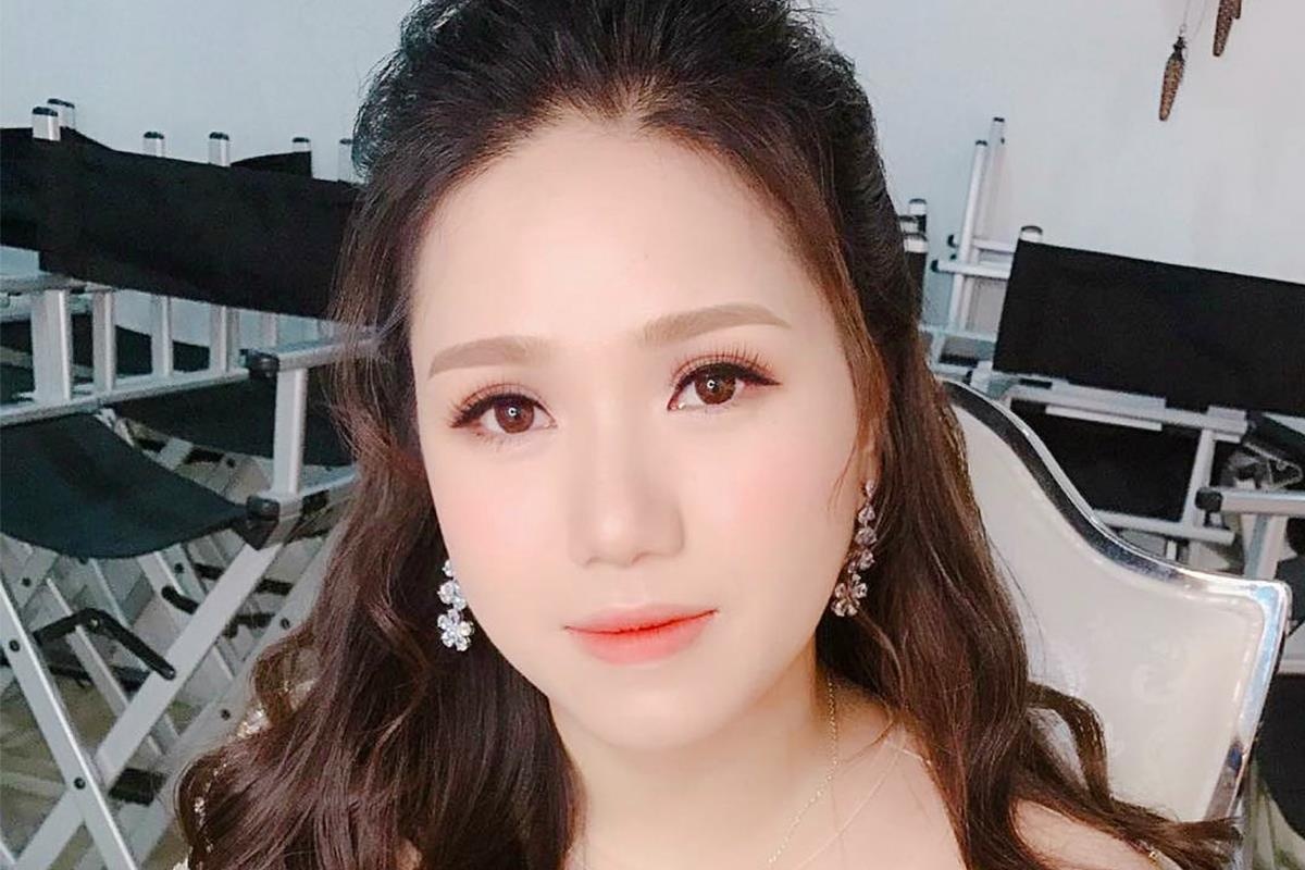 Thuy Chi trong nhu nu sinh nho style trang diem tong hong hinh anh