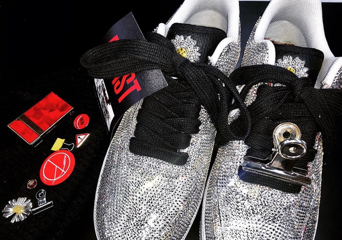 Bo suu tap giay hoa cuc cua G-Dragon anh 6