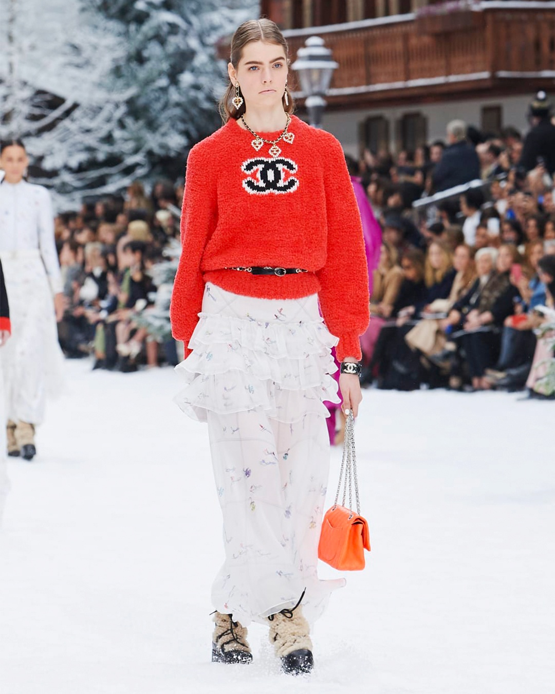 dan my nhan mac ao chanel anh 1