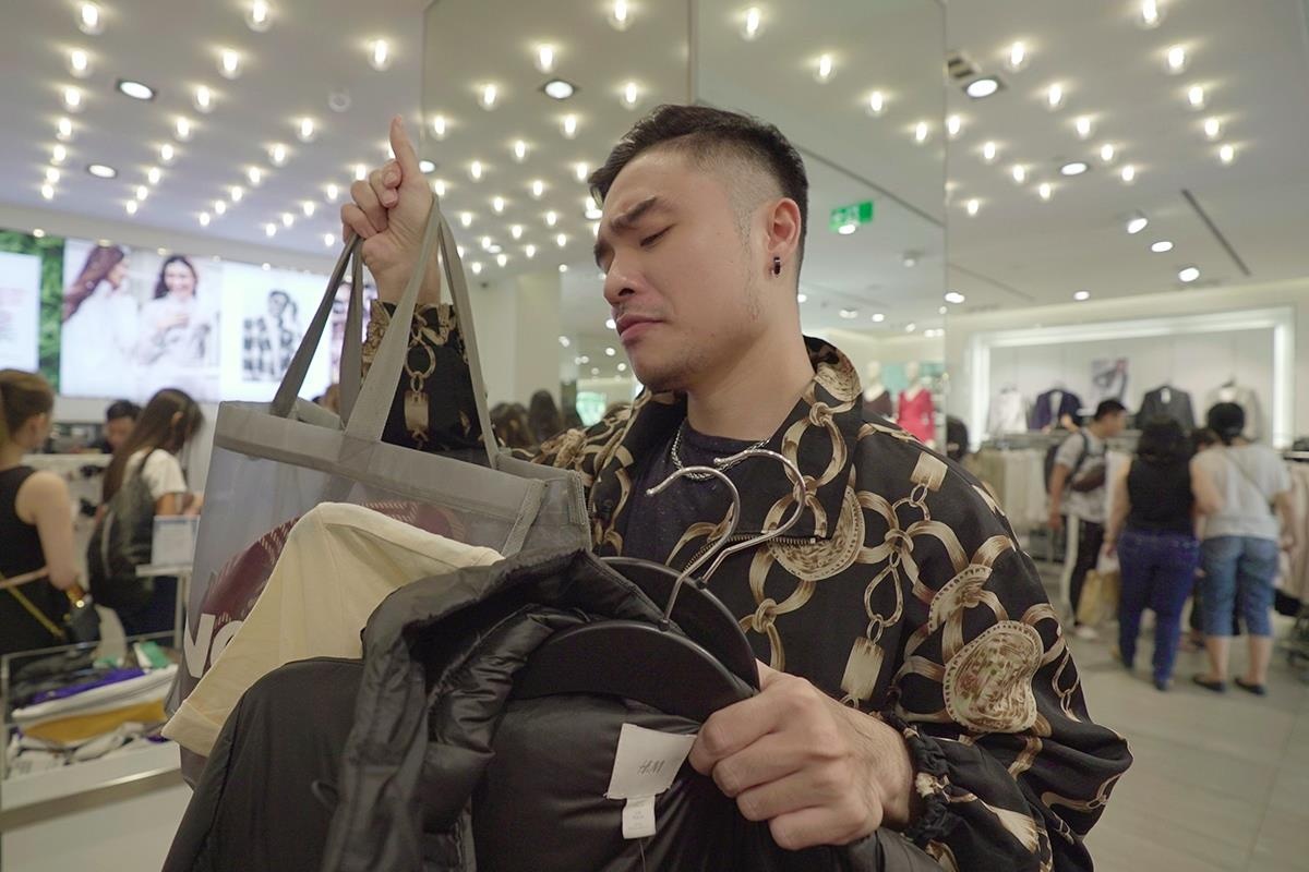 Trai nghiem san hang sale tai khu mua sam noi tieng TP.HCM hinh anh