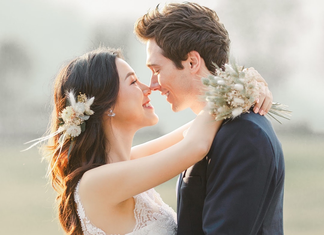 Vay cuoi ho nguc cua MC Hoang Oanh anh 1