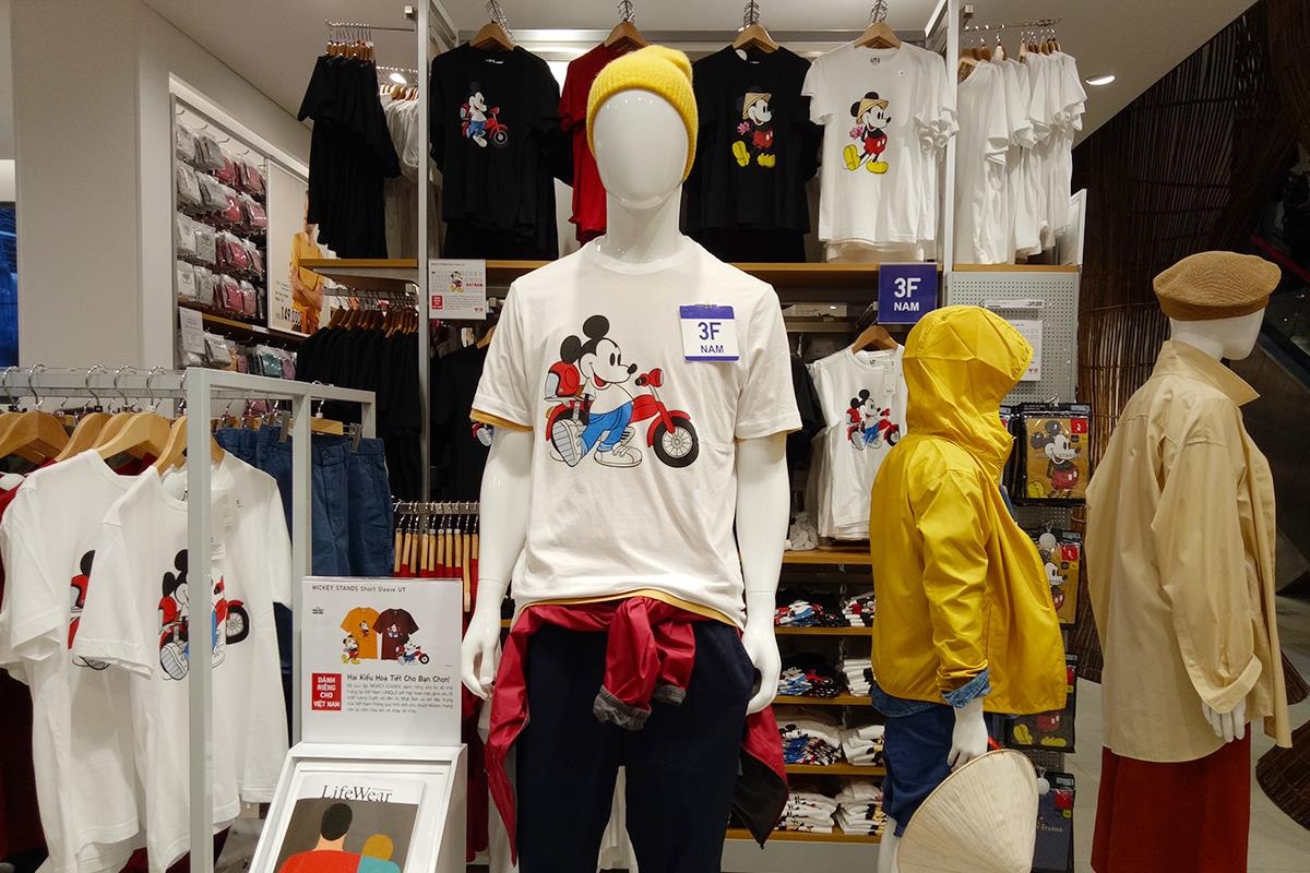 10 mon do gia hoi ban co the mua trong dip khai truong Uniqlo hinh anh