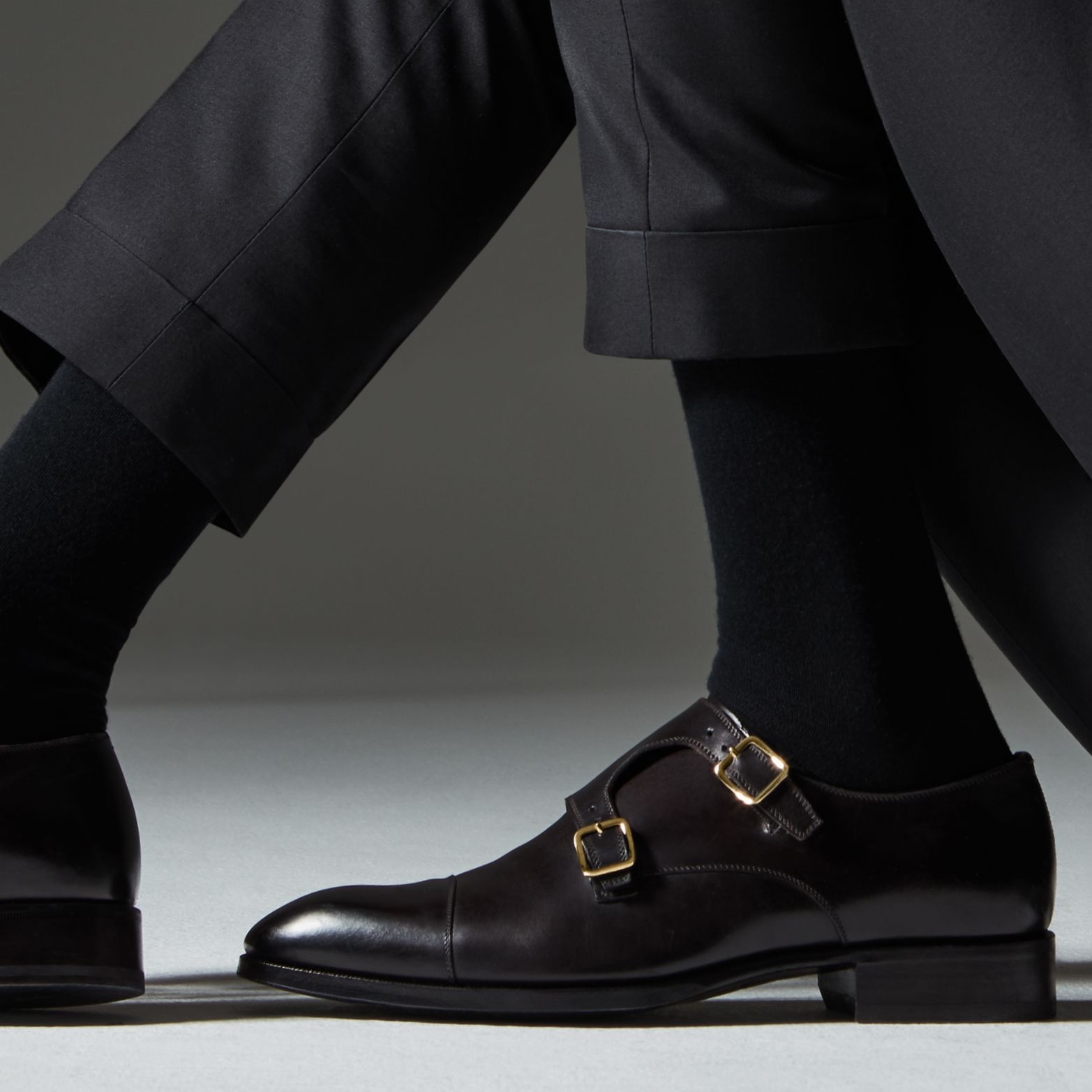 Nam giới cần suit tông màu đen ảnh 4 Nam gioi can suit tong mau den anh 4