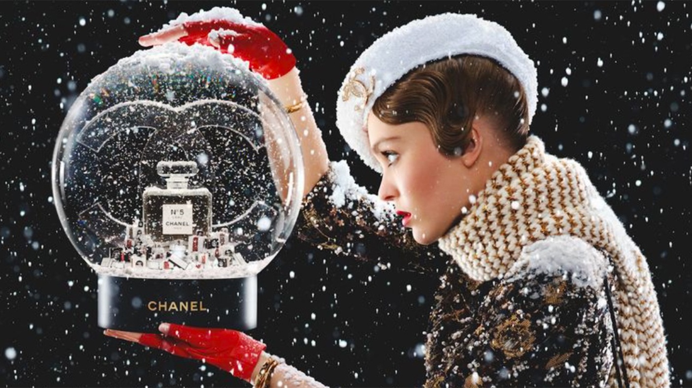 Hop nuoc hoa Chanel N°5 trong nhu qua cau tuyet hinh anh