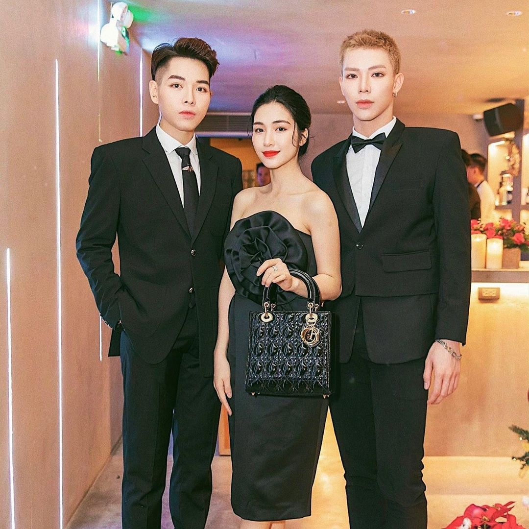 Son Tung mac vest dang lung anh 4