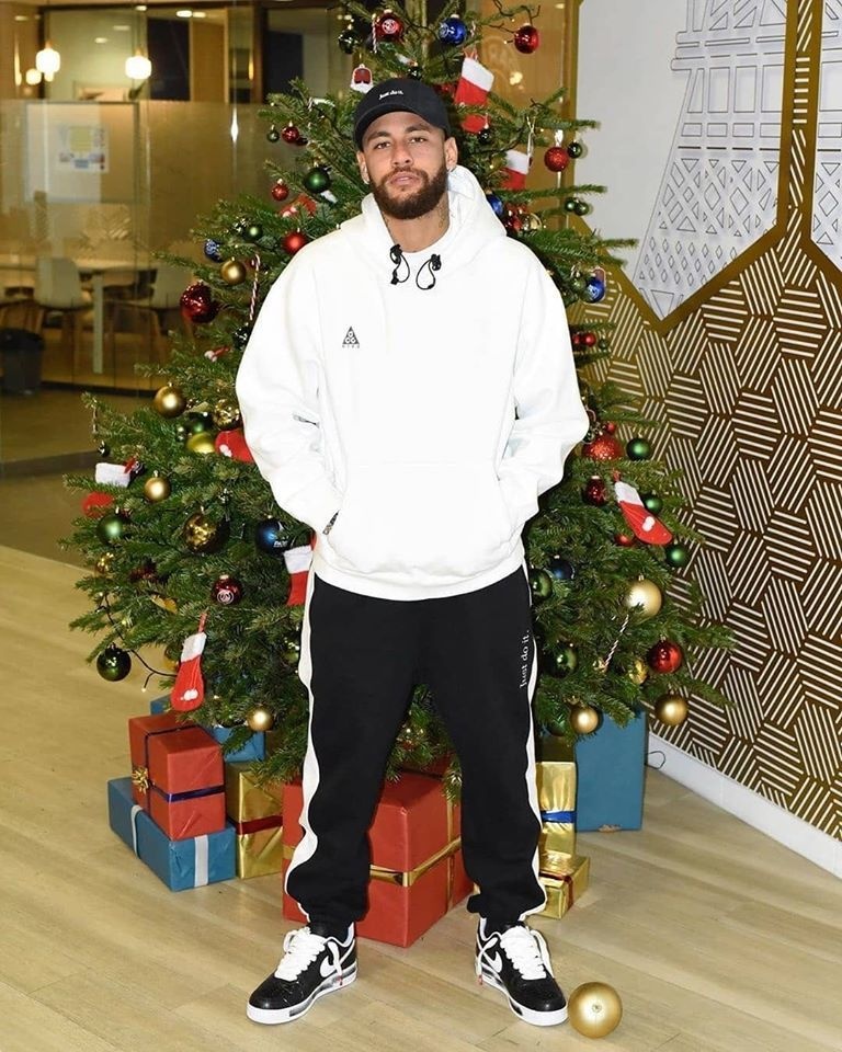 Siêu sao bóng đá nổi tiếng mê giày hoa cúc ảnh 1 Sieu sao bong da noi tieng me giay hoa cuc anh 1