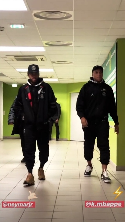 Siêu sao bóng đá nổi tiếng mê giày hoa cúc ảnh 2 Sieu sao bong da noi tieng me giay hoa cuc anh 2