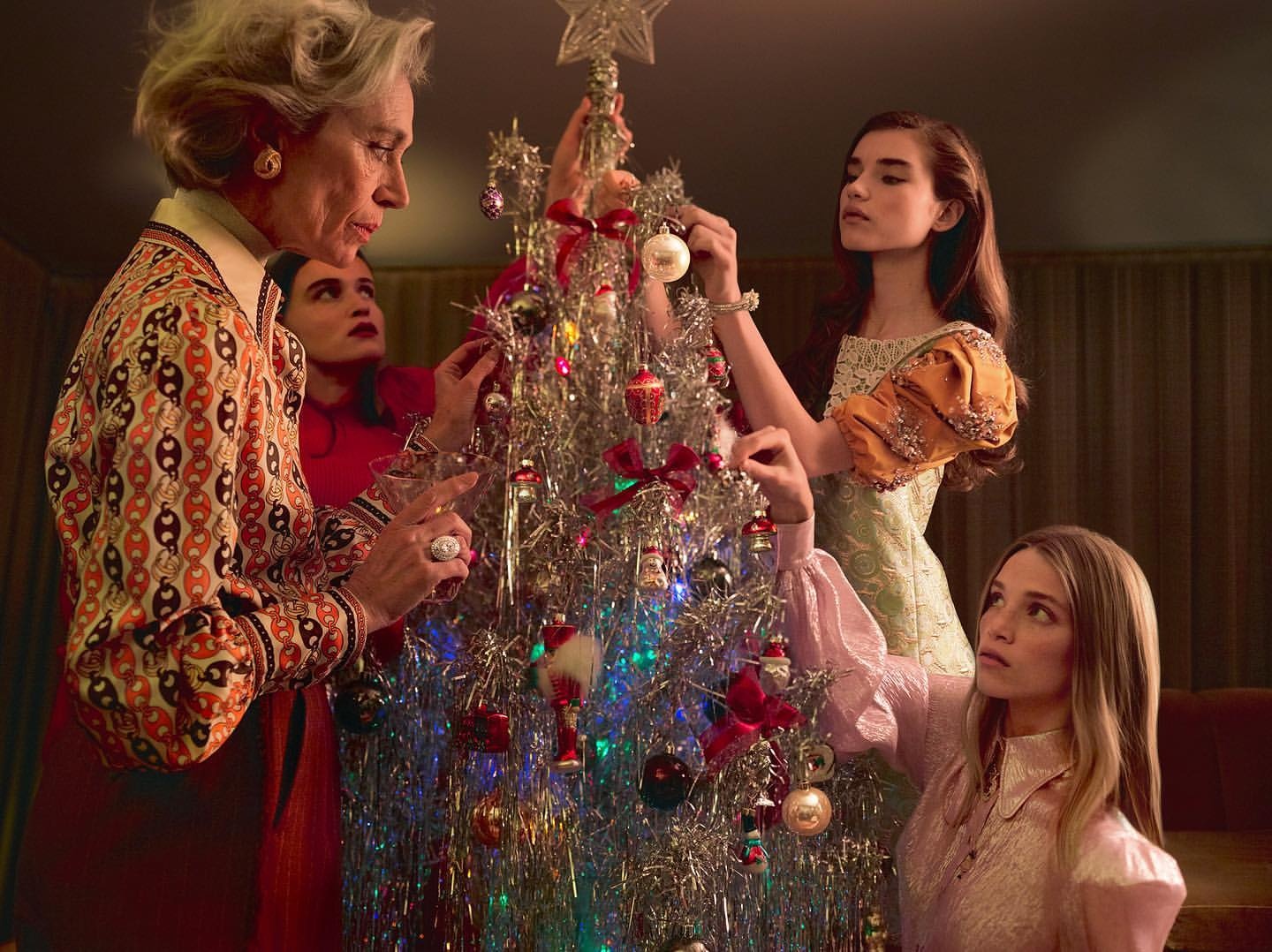 Vogue Italy ke ve cau chuyen gia dinh anh 3