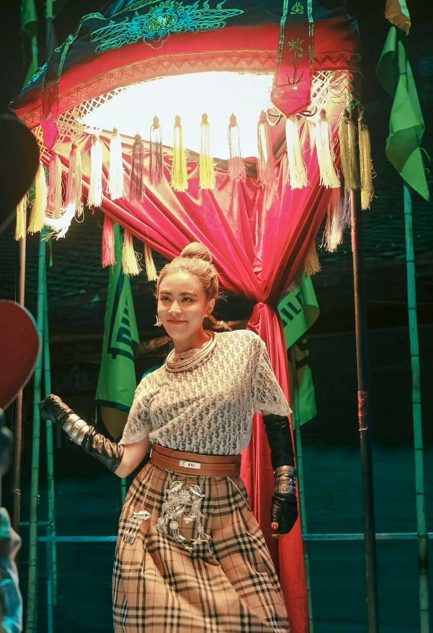 Hoàng Thùy Linh hóa thân A Mị ảnh 10 Hoang Thuy Linh hoa than A Mi anh 10