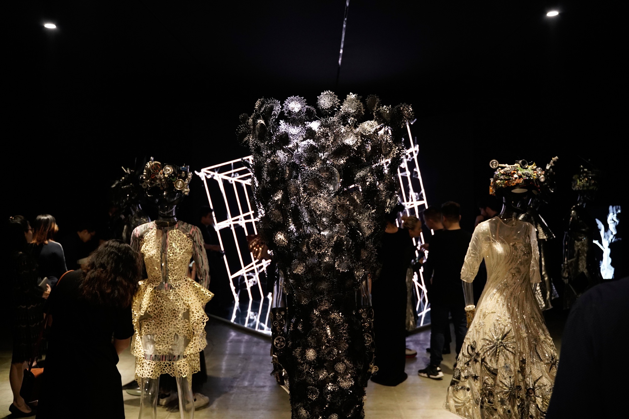 Trien lam thoi trang cua Cong Tri anh 17