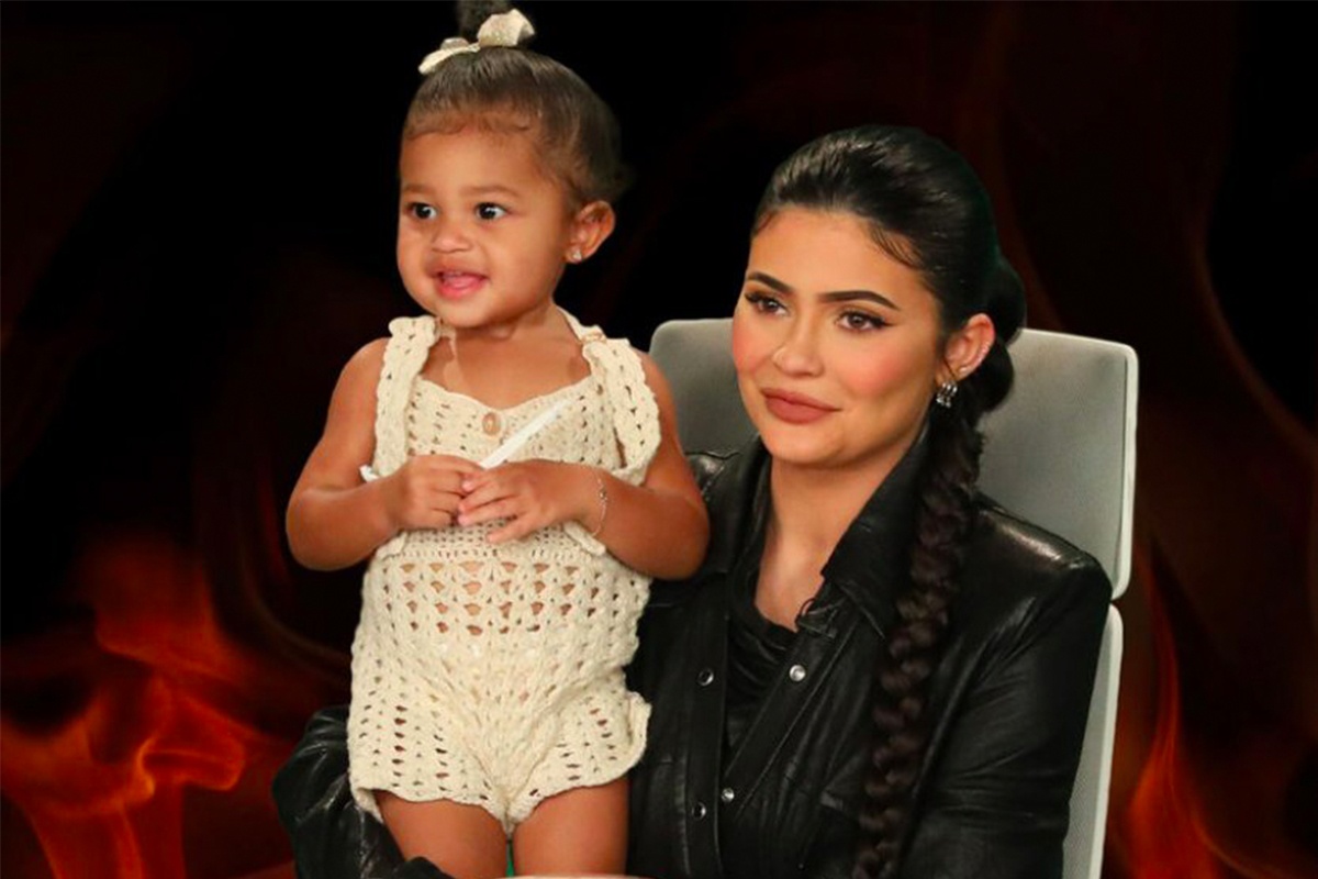 Con gai Kylie Jenner gay tranh cai khi ra mat BST my pham rieng hinh anh
