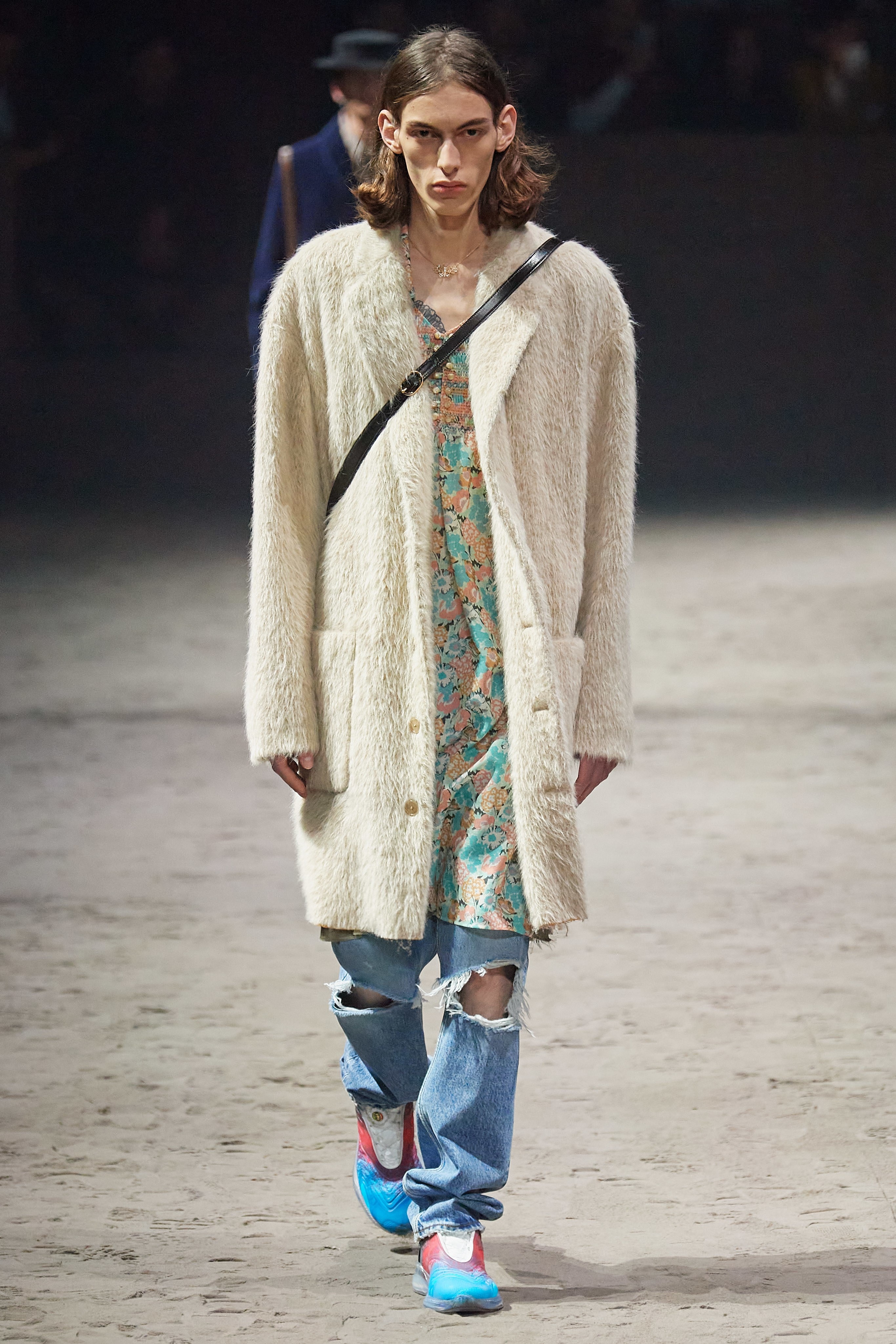 Mau nam dien vay tren san dien anh 12