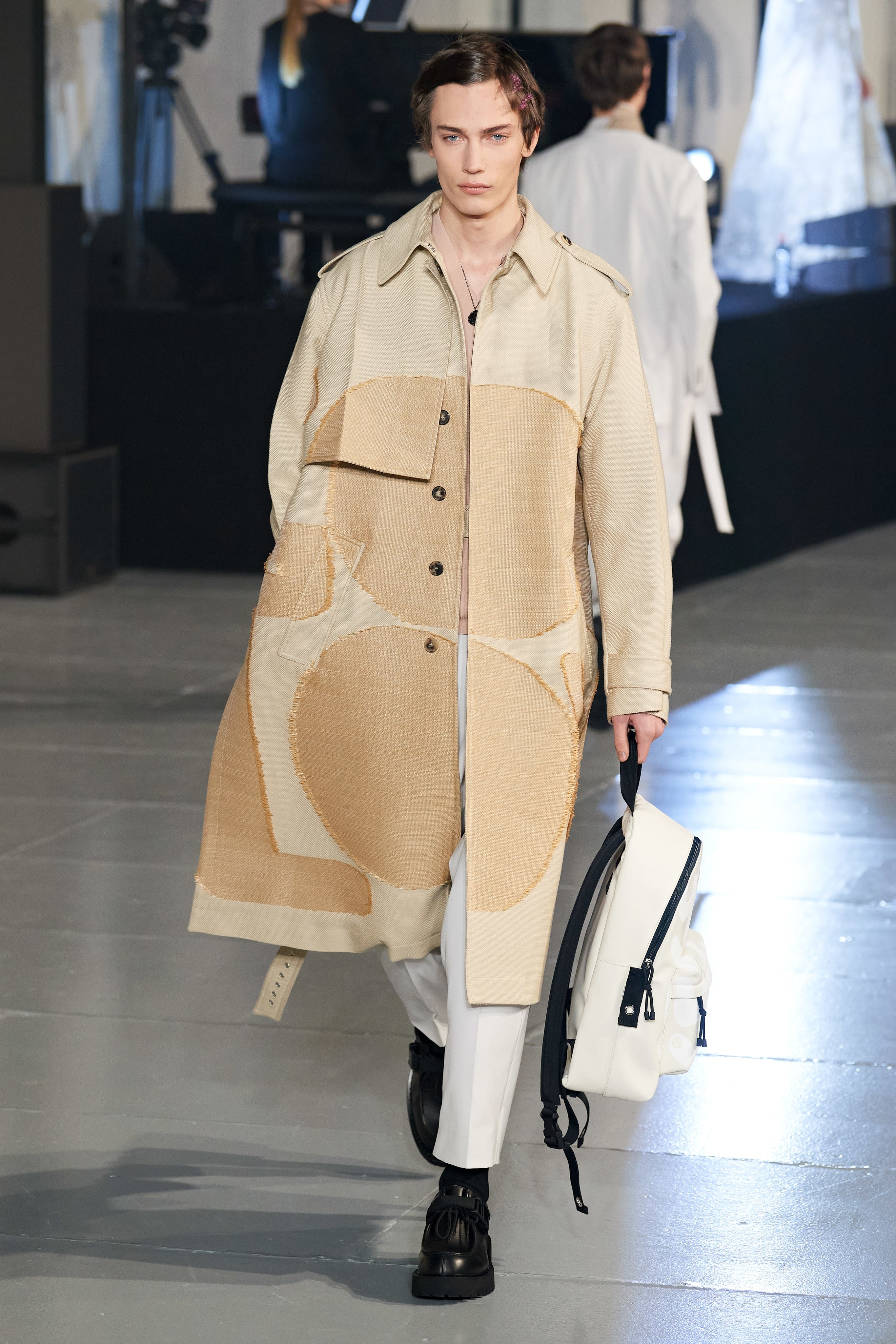 Lan ranh gioi tinh trong show dien Valentino anh 25