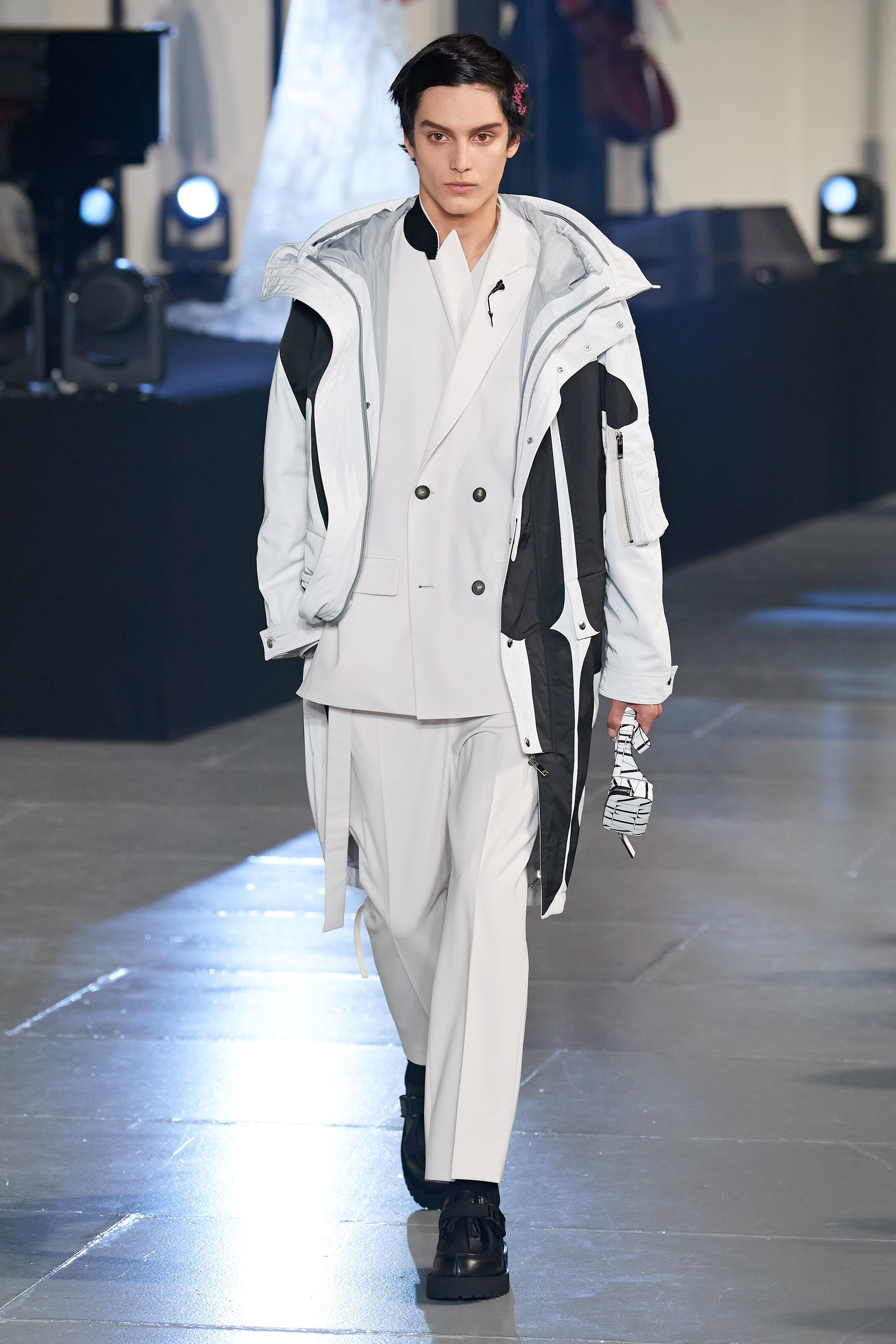 Lan ranh gioi tinh trong show dien Valentino anh 13