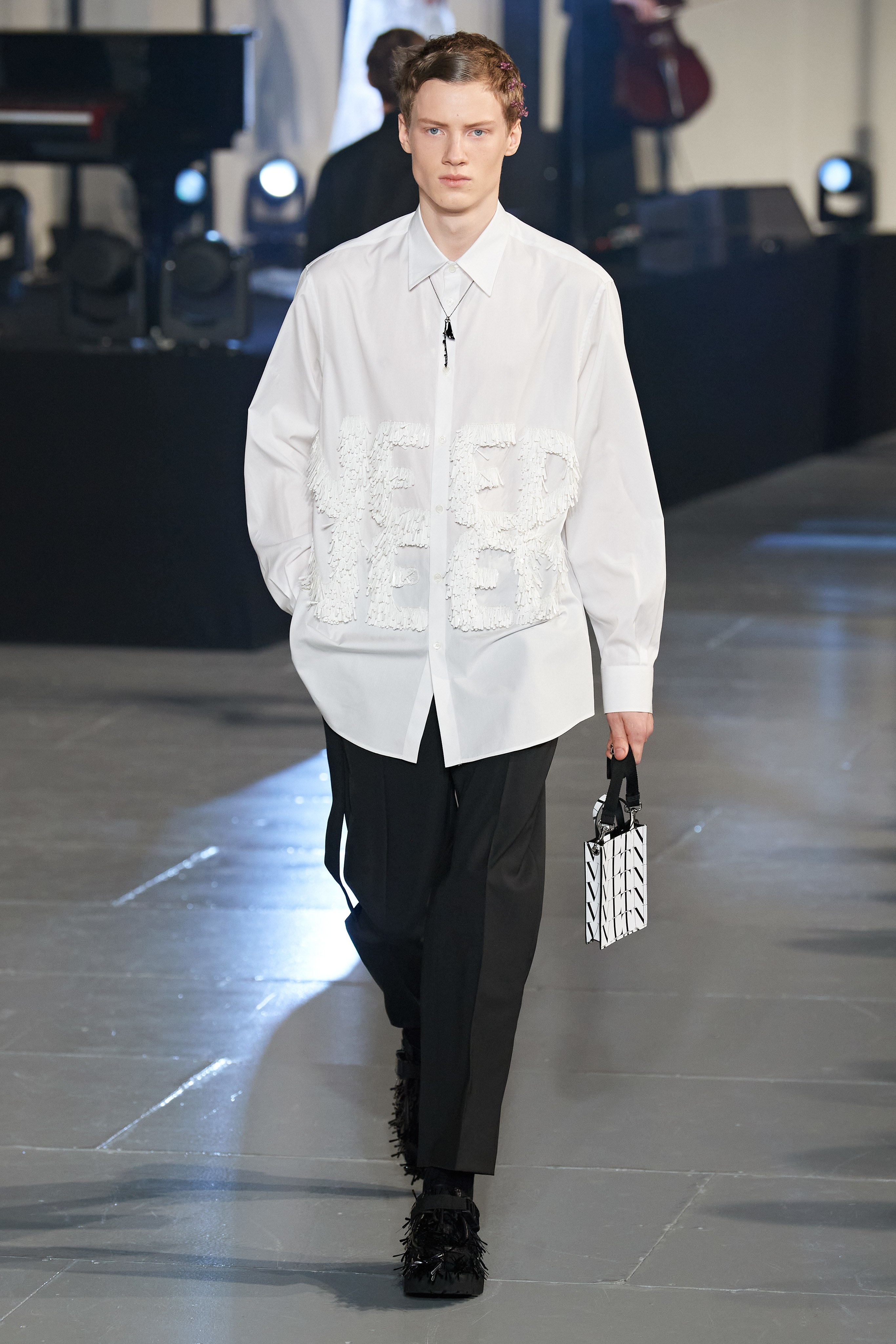 Lan ranh gioi tinh trong show dien Valentino anh 14