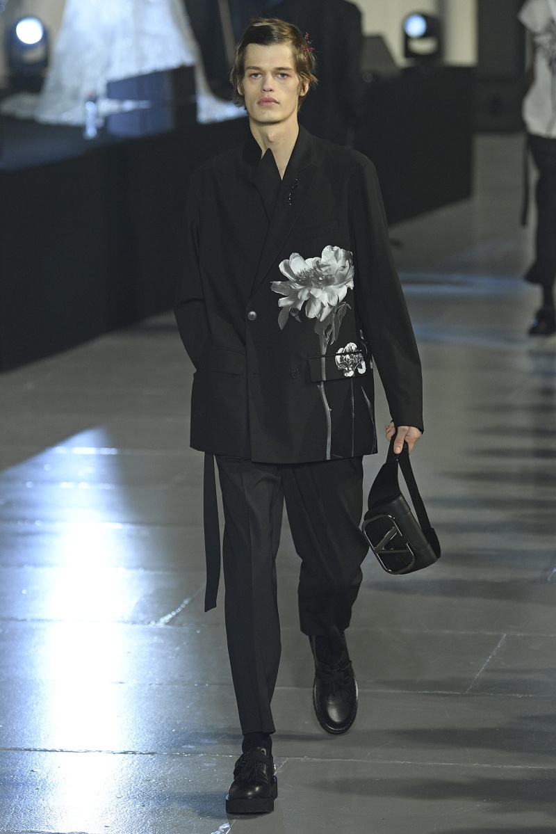 Lan ranh gioi tinh trong show dien Valentino anh 5