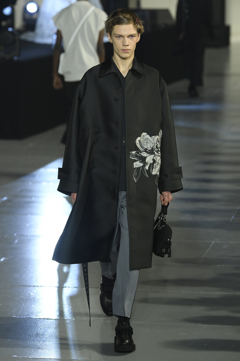 Lan ranh gioi tinh trong show dien Valentino anh 20